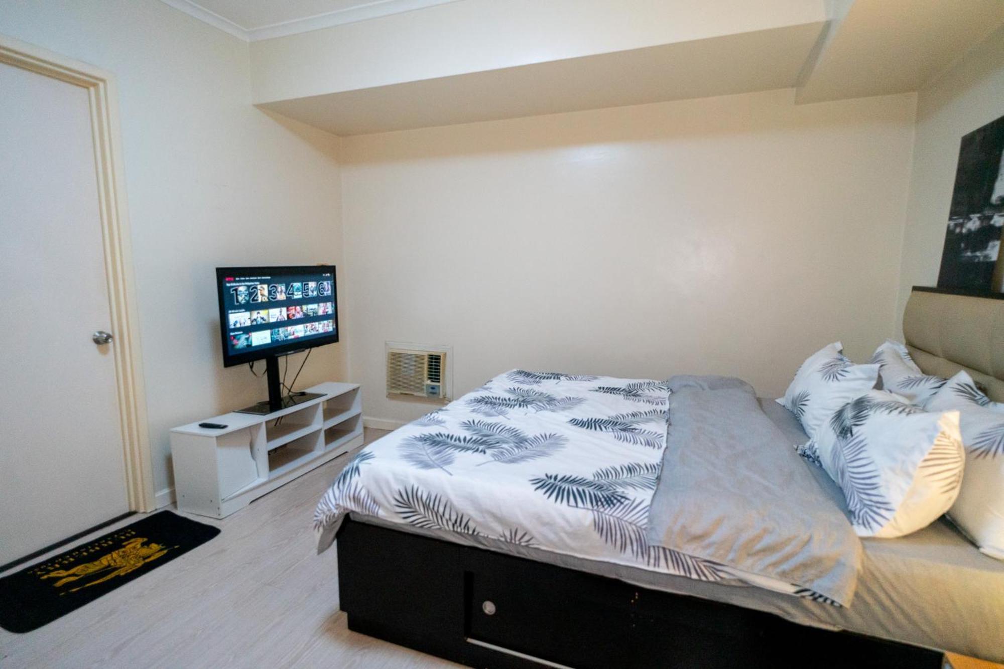 A2j Luxury 2br Bgc Near Sm Aura, Market2x Manila