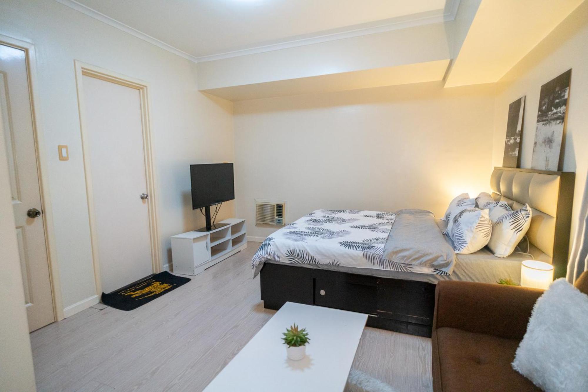 Apartment A2j Luxury 2br Bgc Near Sm Aura, Market2x Manila