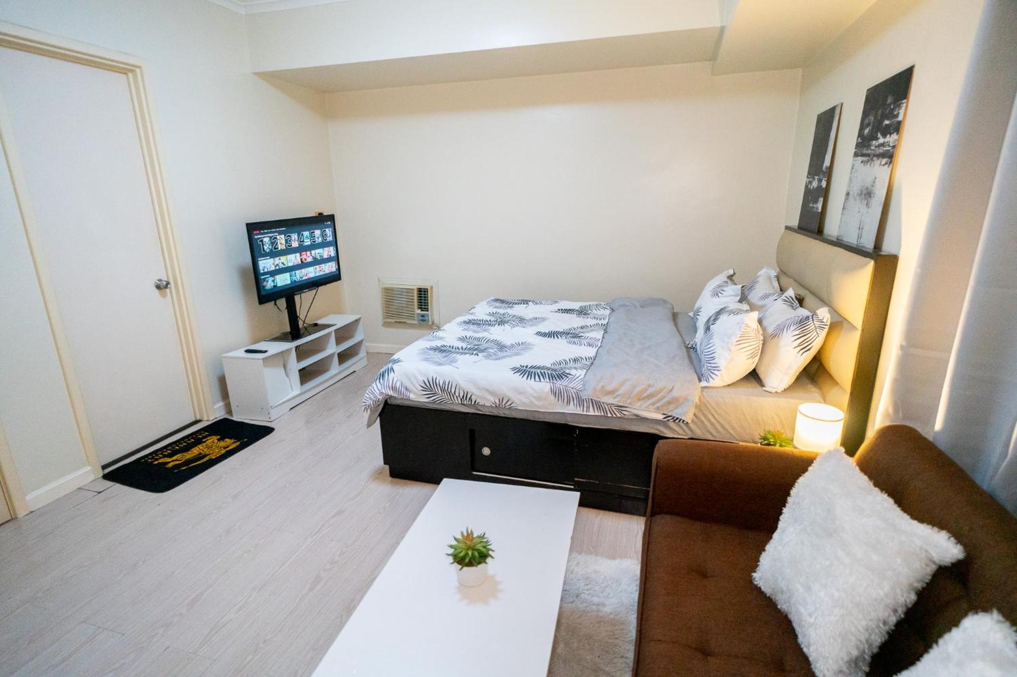 A2j Luxury 2br Bgc Near Sm Aura, Market2x * Manila
