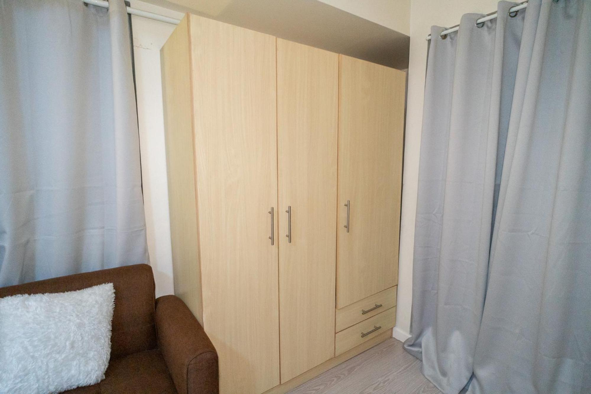 A2j Luxury 2br Bgc Near Sm Aura, Market2x Manila