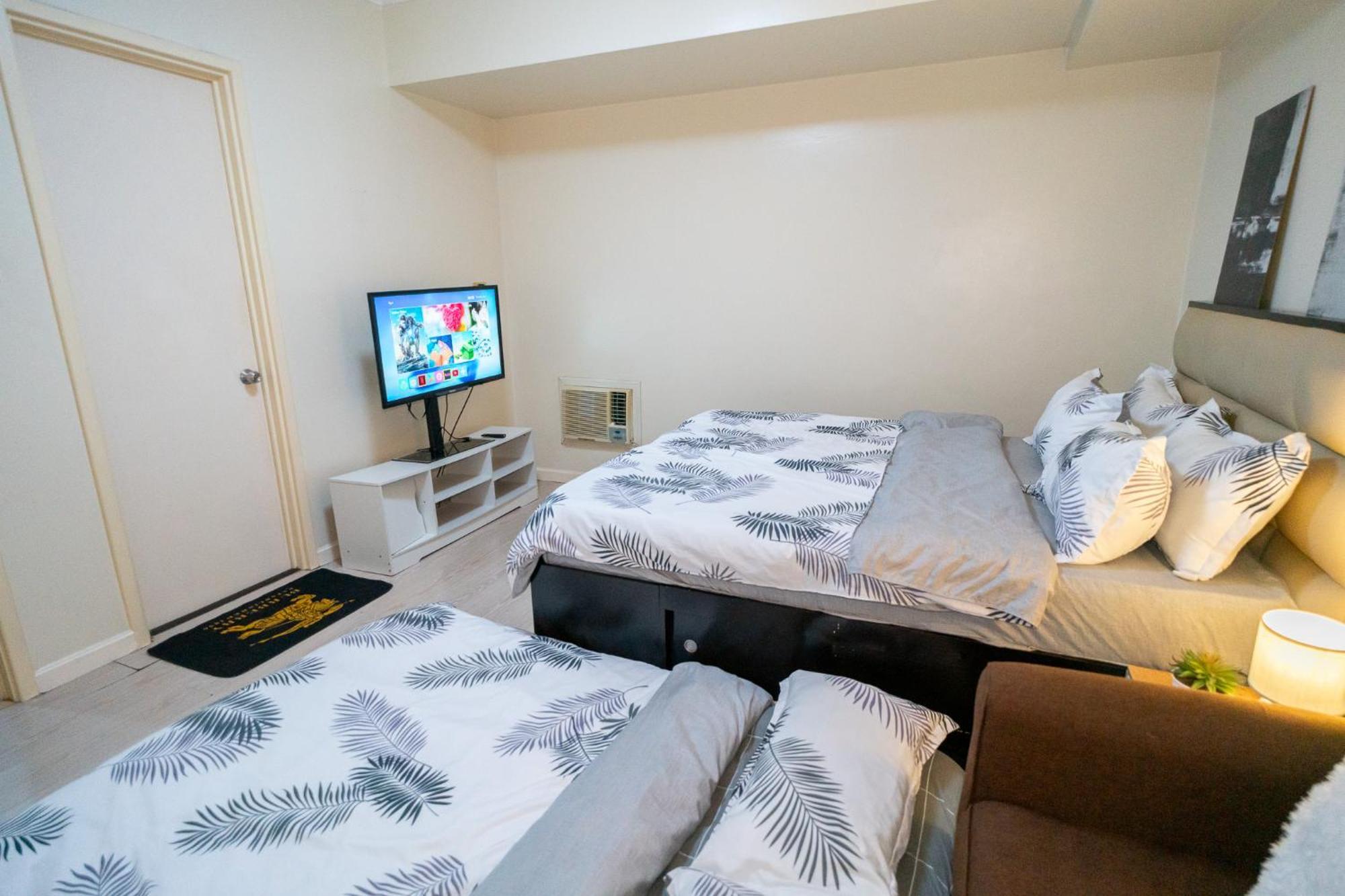 A2j Luxury 2br Bgc Near Sm Aura, Market2x Apartment Manila