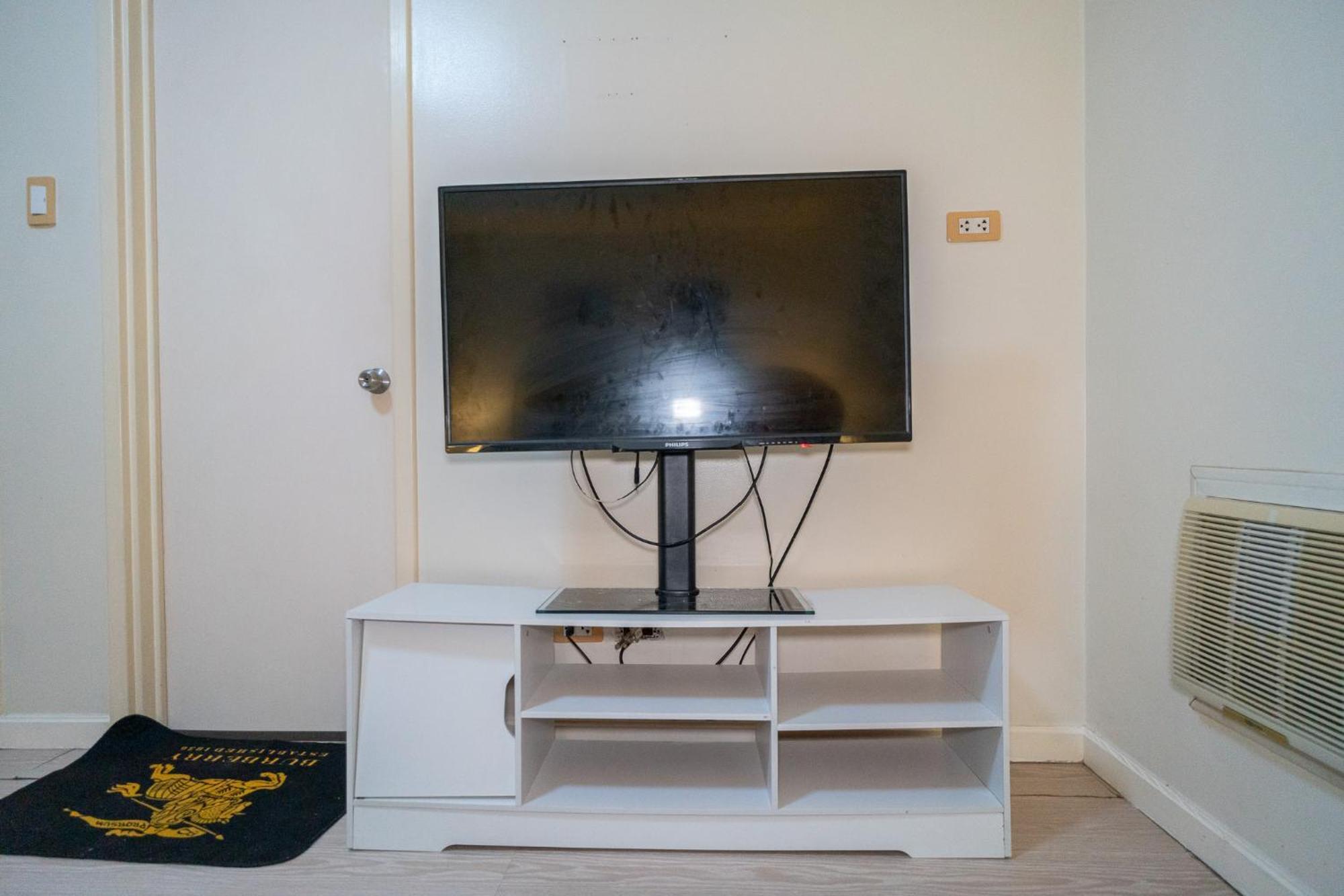 A2j Luxury 2br Bgc Near Sm Aura, Market2x Apartment