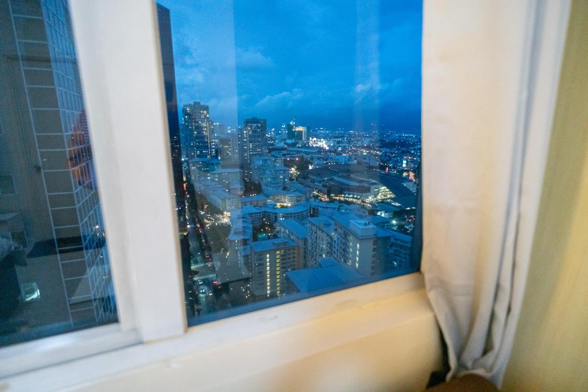 A2j Luxury 2br Bgc Near Sm Aura, Market2x Apartment