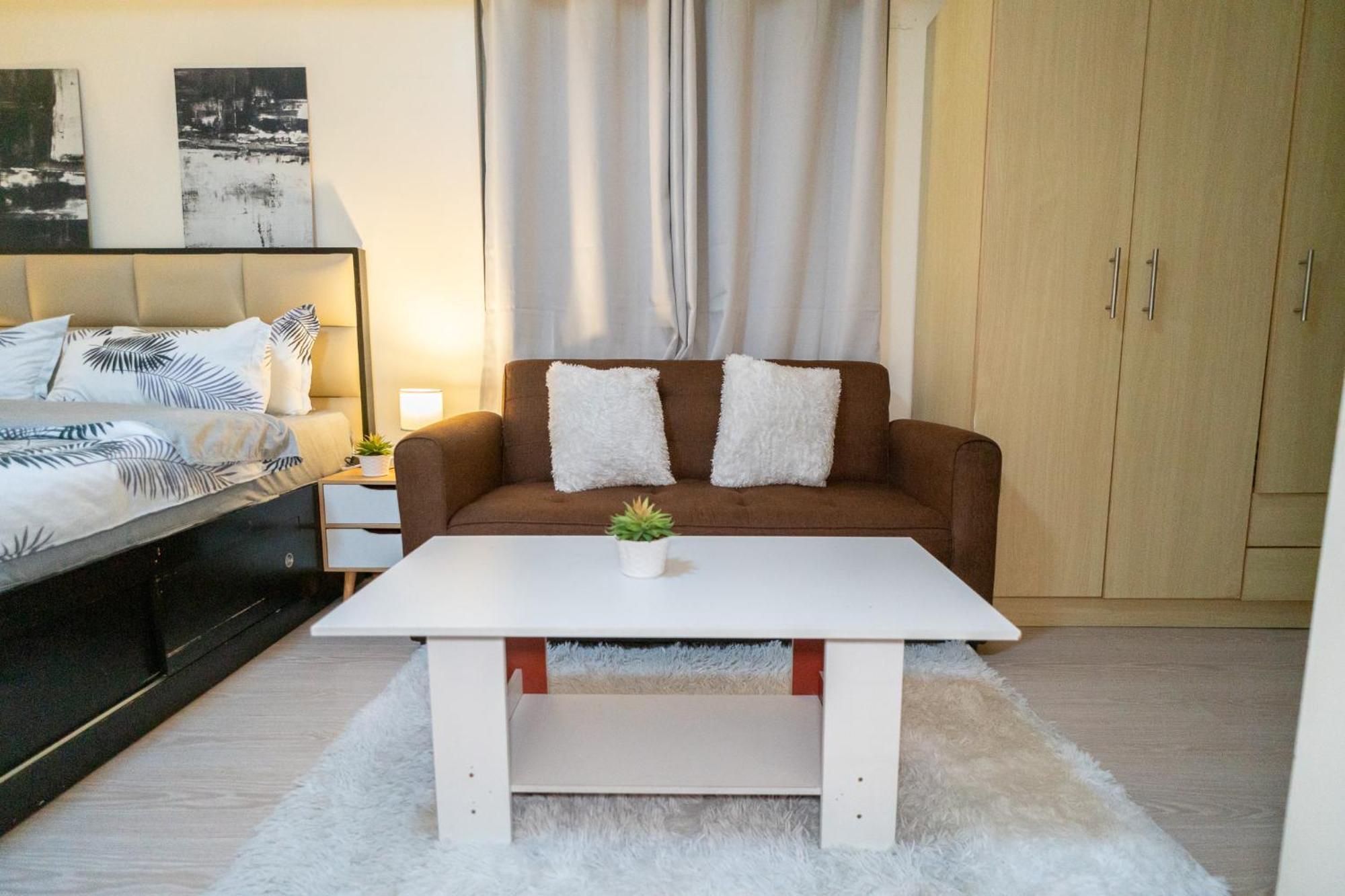 A2j Luxury 2br Bgc Near Sm Aura, Market2x Apartment *