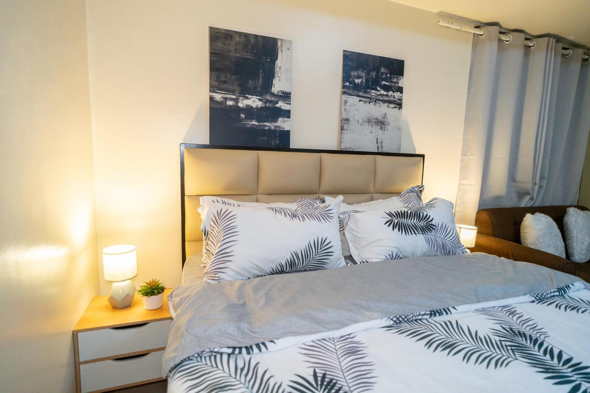 A2j Luxury 2br Bgc Near Sm Aura, Market2x *