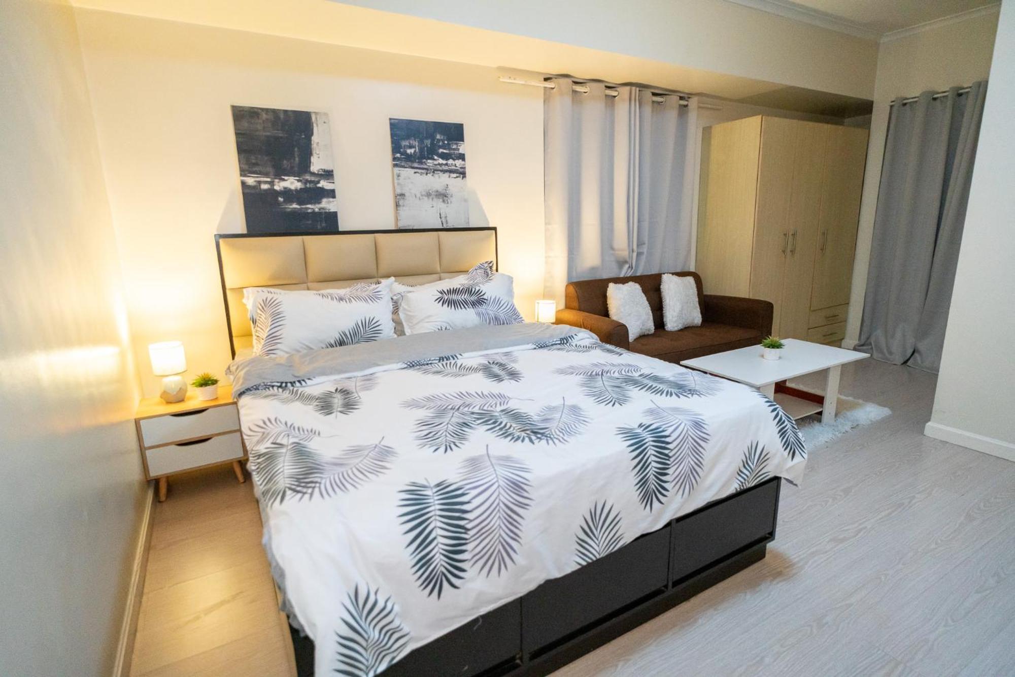 A2j Luxury 2br Bgc Near Sm Aura, Market2x * Manila