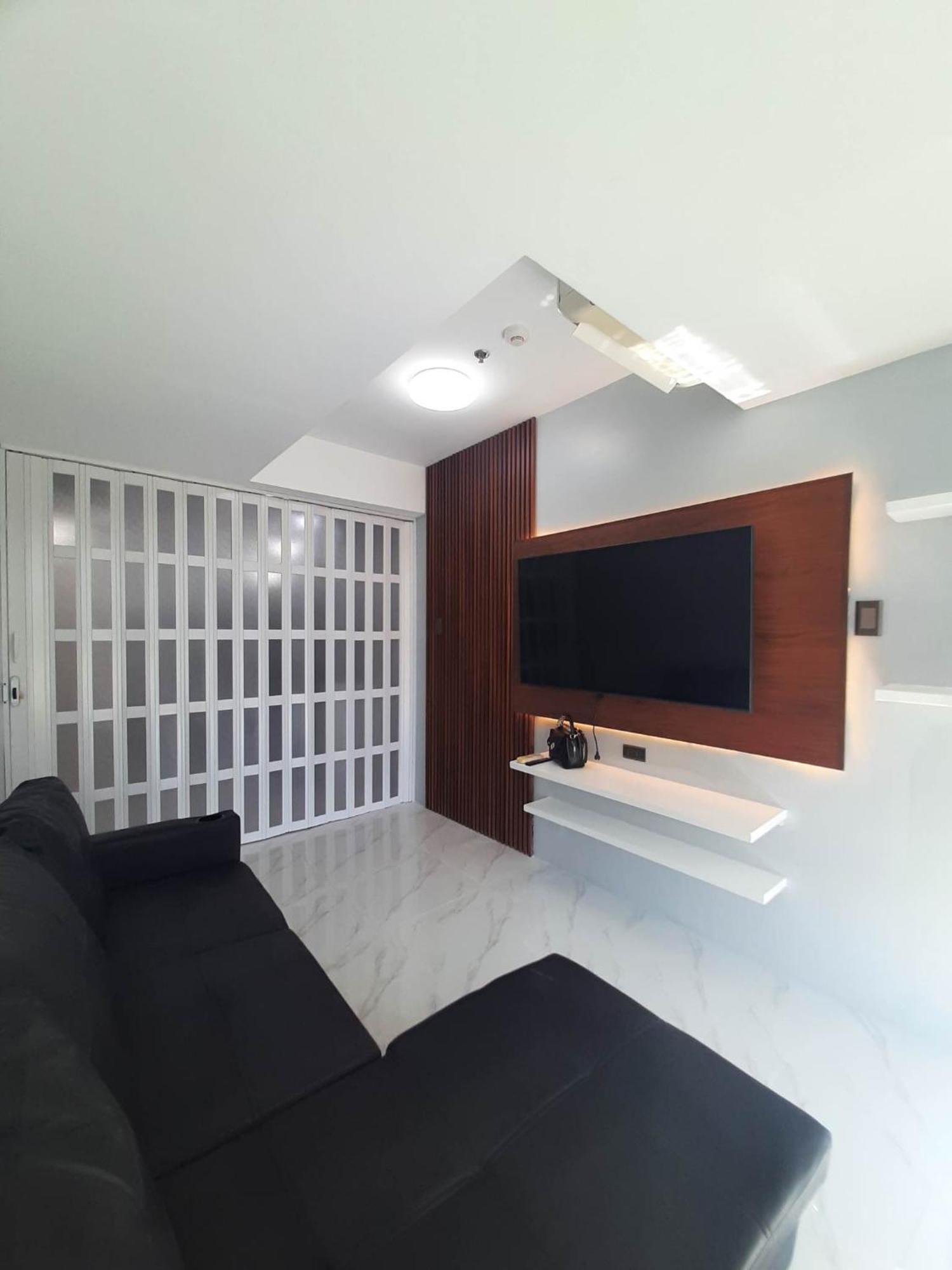 Apartment Beach Front Living In The Heart Of The City, Azure Residences