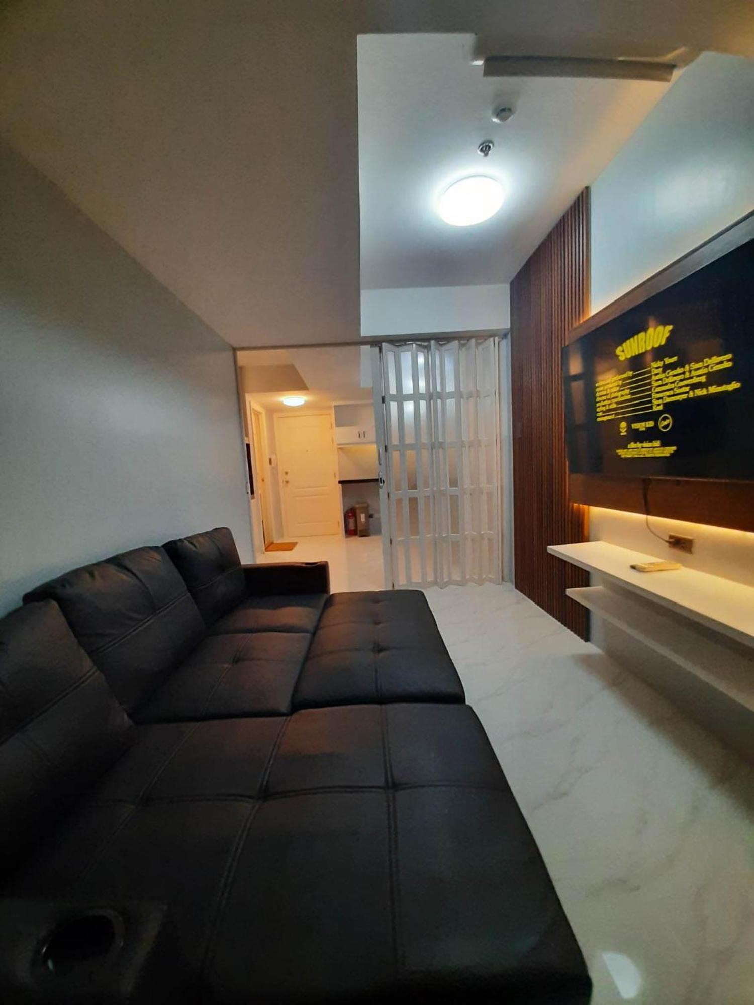 Apartment Beach Front Living In The Heart Of The City, Azure Residences Manila
