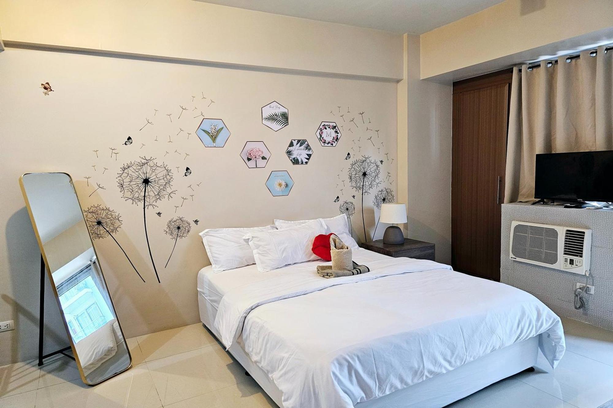 Prs At One Palm Tree Near Airport Apartment Manila