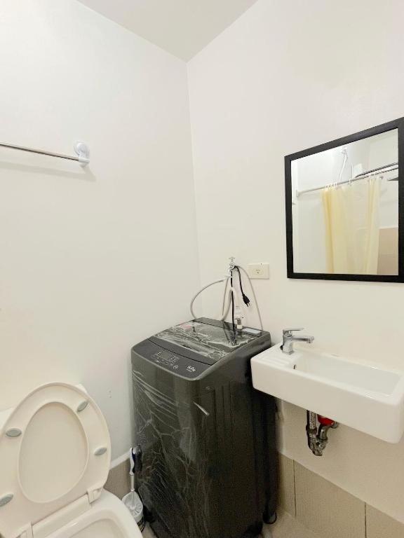 1 Bedroom With Balcony Pool View And Wifi In Grace Residences Apartment Manila
