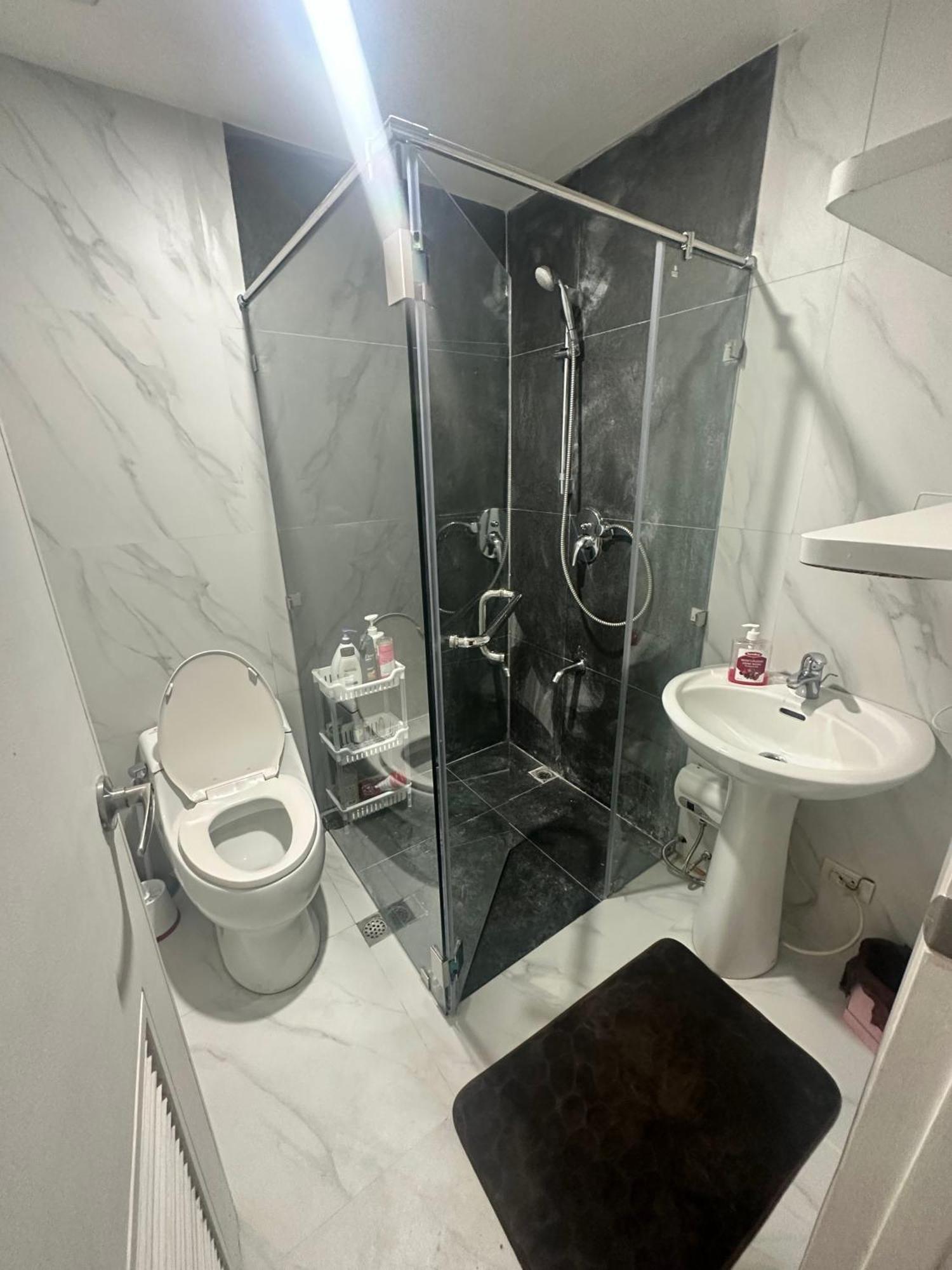 The Pearl - Bgc Mckinley Park 2br Apartment *