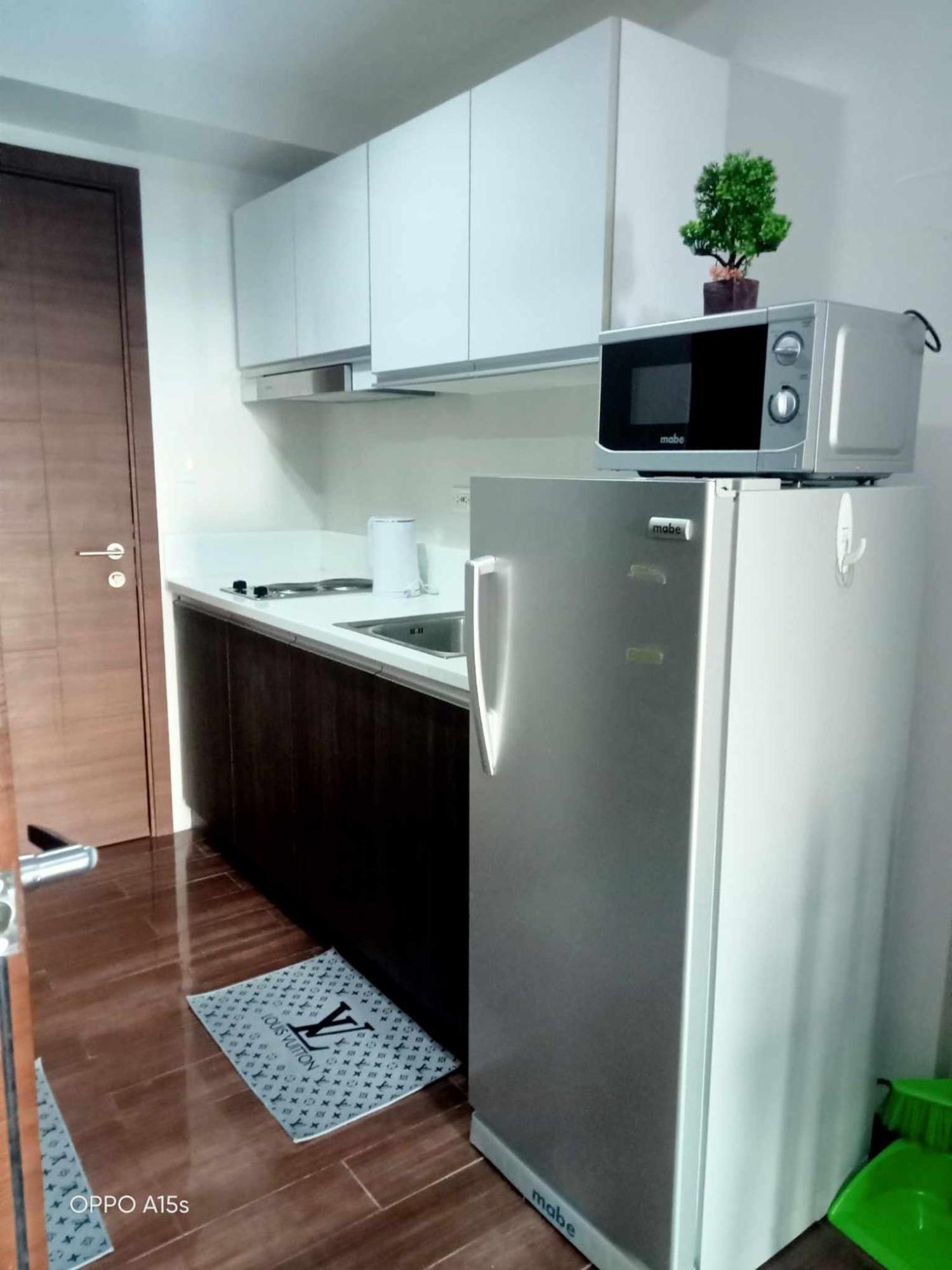 A View Of The Life In Makati Apartment *