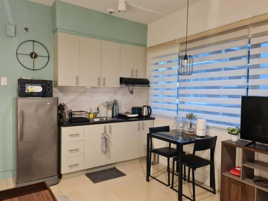 Cute Unit W/ Big Windows - B Morgan T1 Apartment *