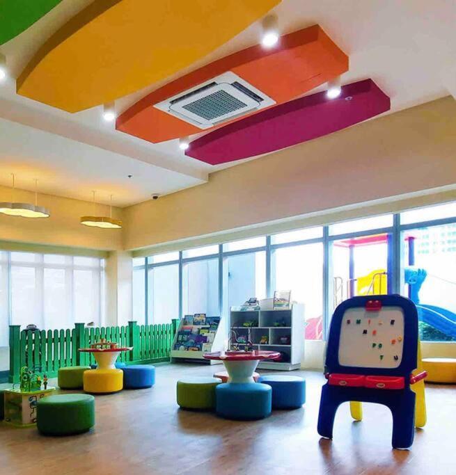 Apartamento Lush 1br Uptown Parksuites Bgc 200mbps, Pool & Gym Manila