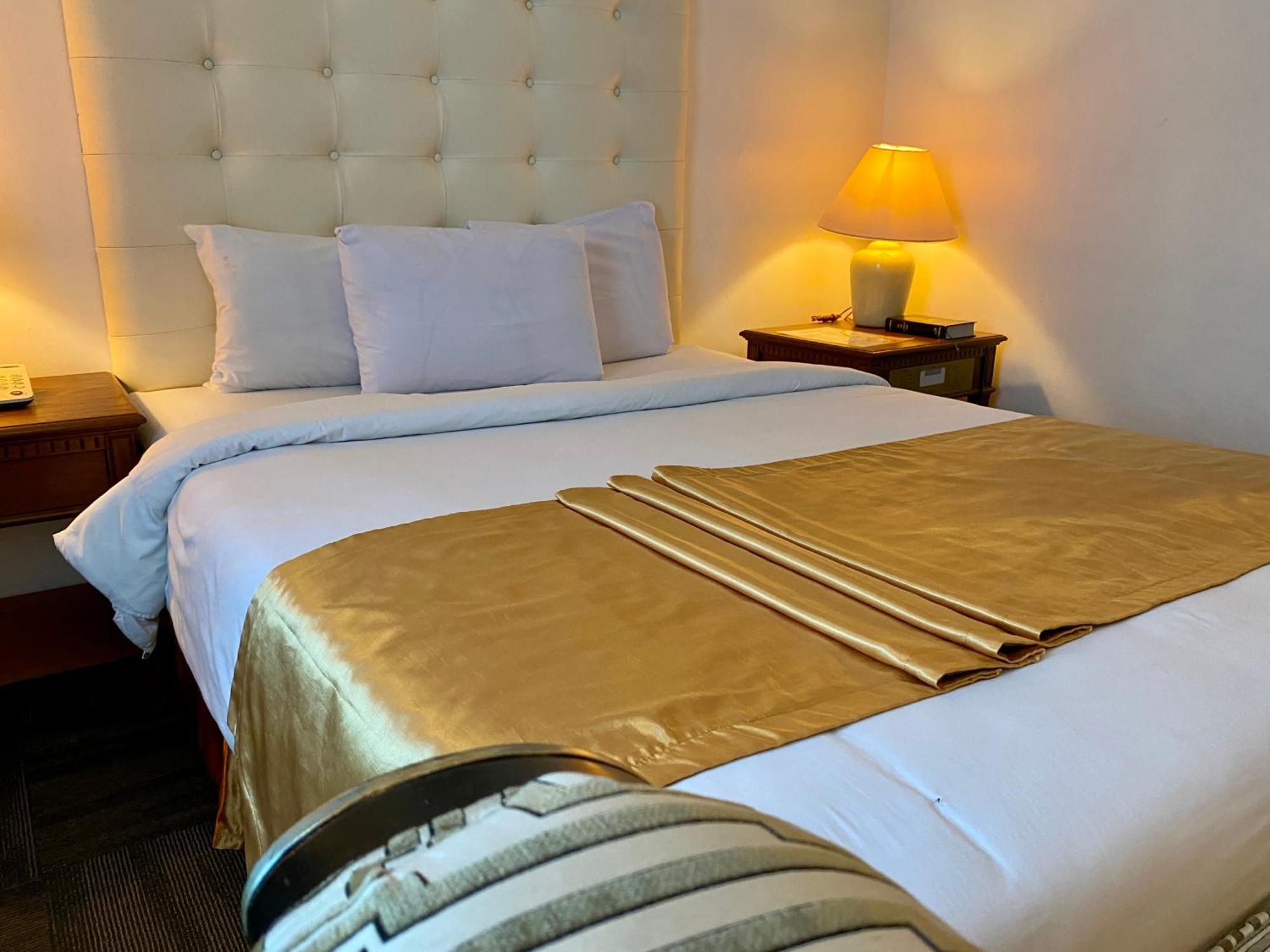 Maharaja Oriental Makati Apartment *