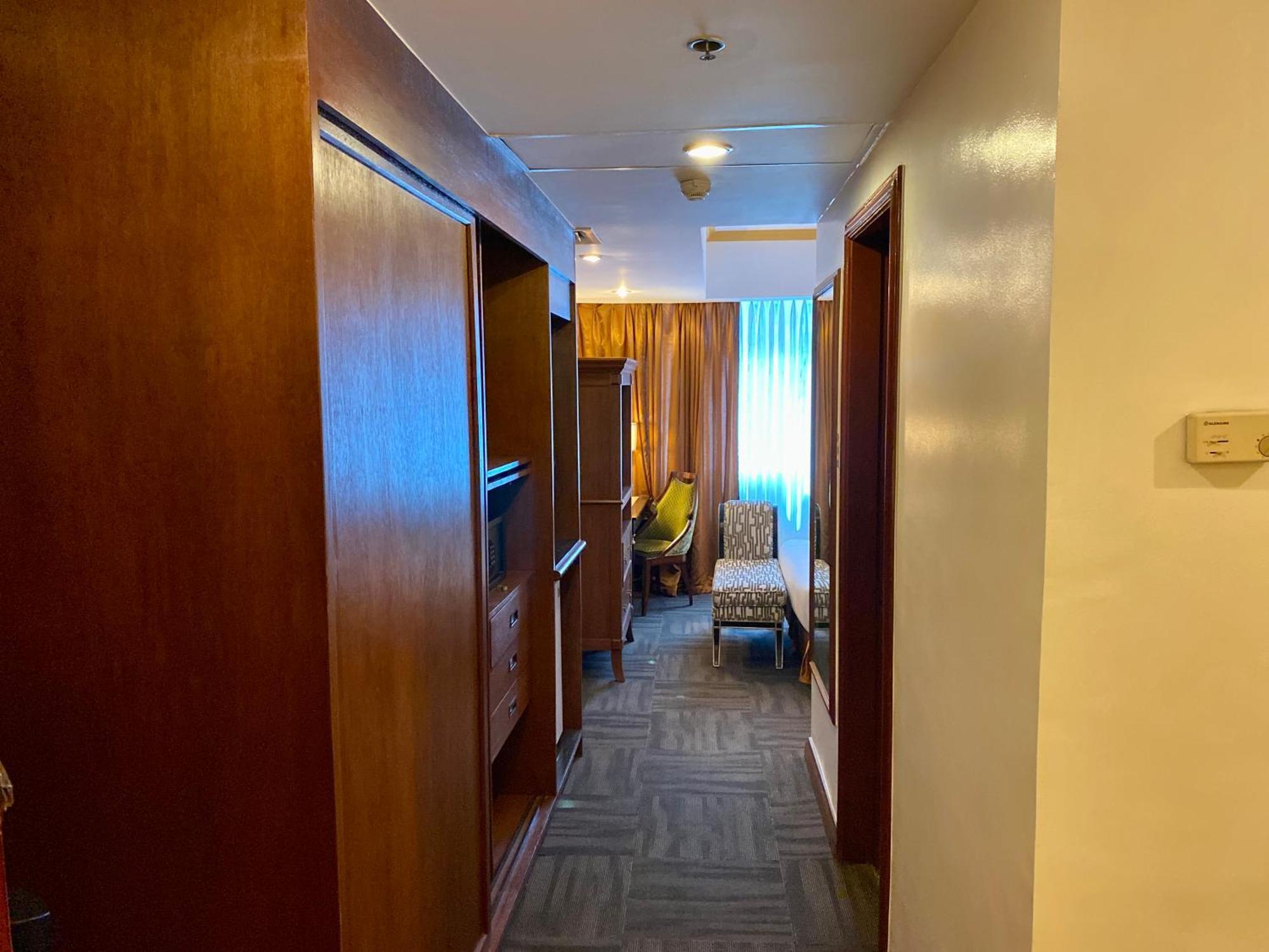 Maharaja Oriental Makati Apartment