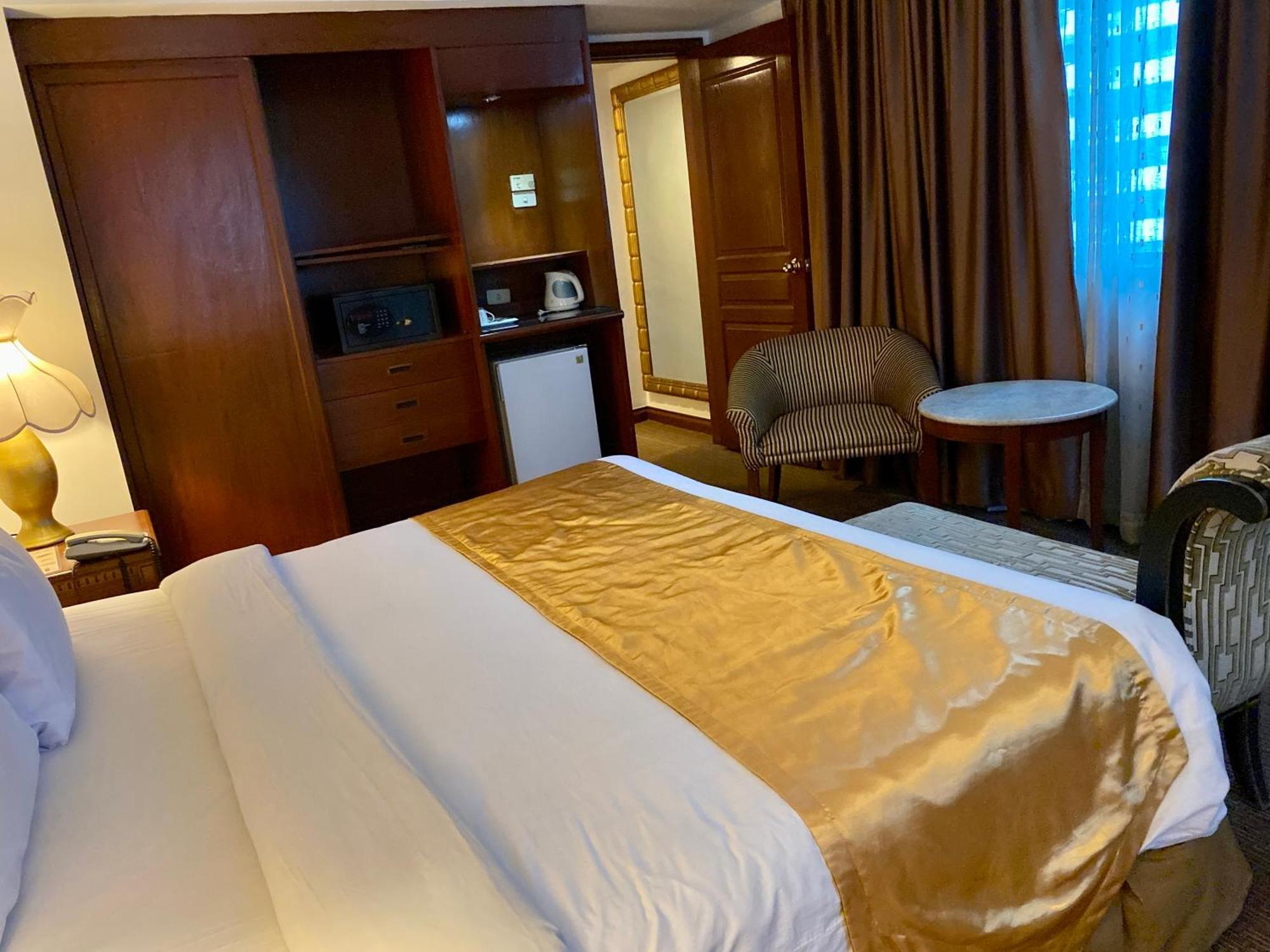 Maharaja Oriental Makati Apartment