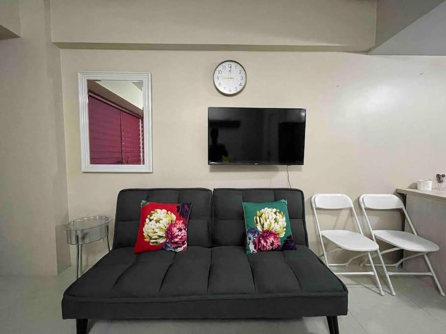Your @ One Palm Tree Near Naia T3 Apartment