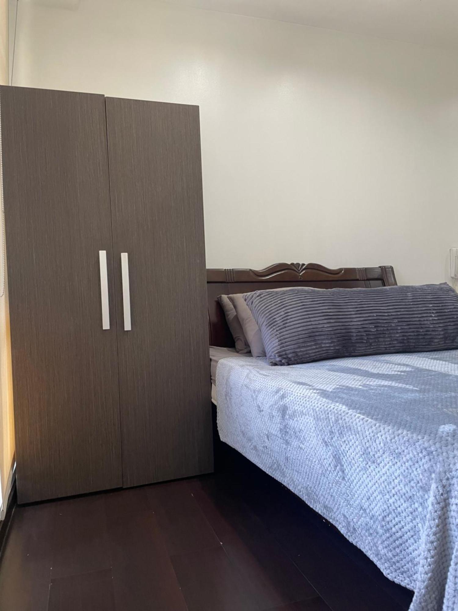 For 4 With 300mbs Internet At Heart Of Makati Apartment *