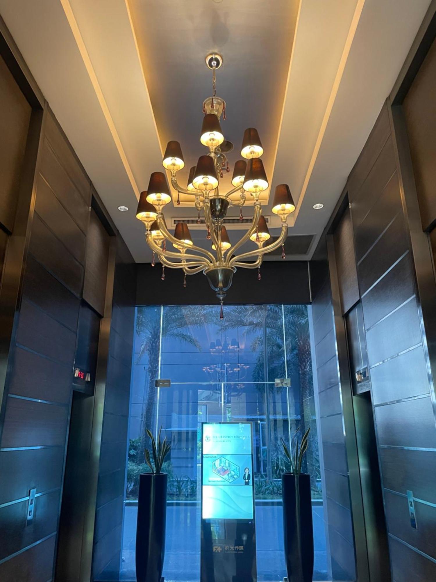 For 4 With 300mbs Internet At Heart Of Makati Apartment