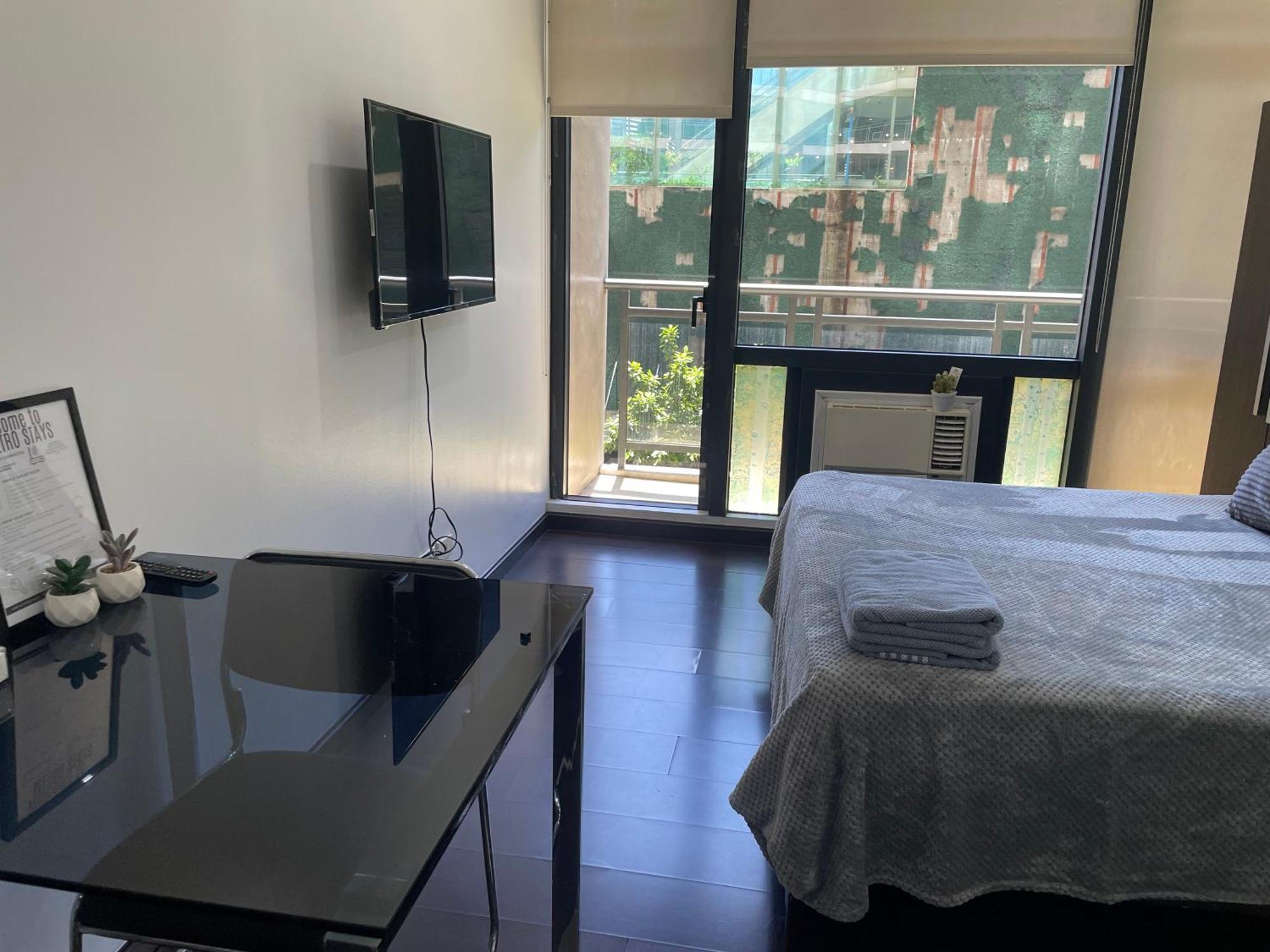 For 4 With 300mbs Internet At Heart Of Makati
