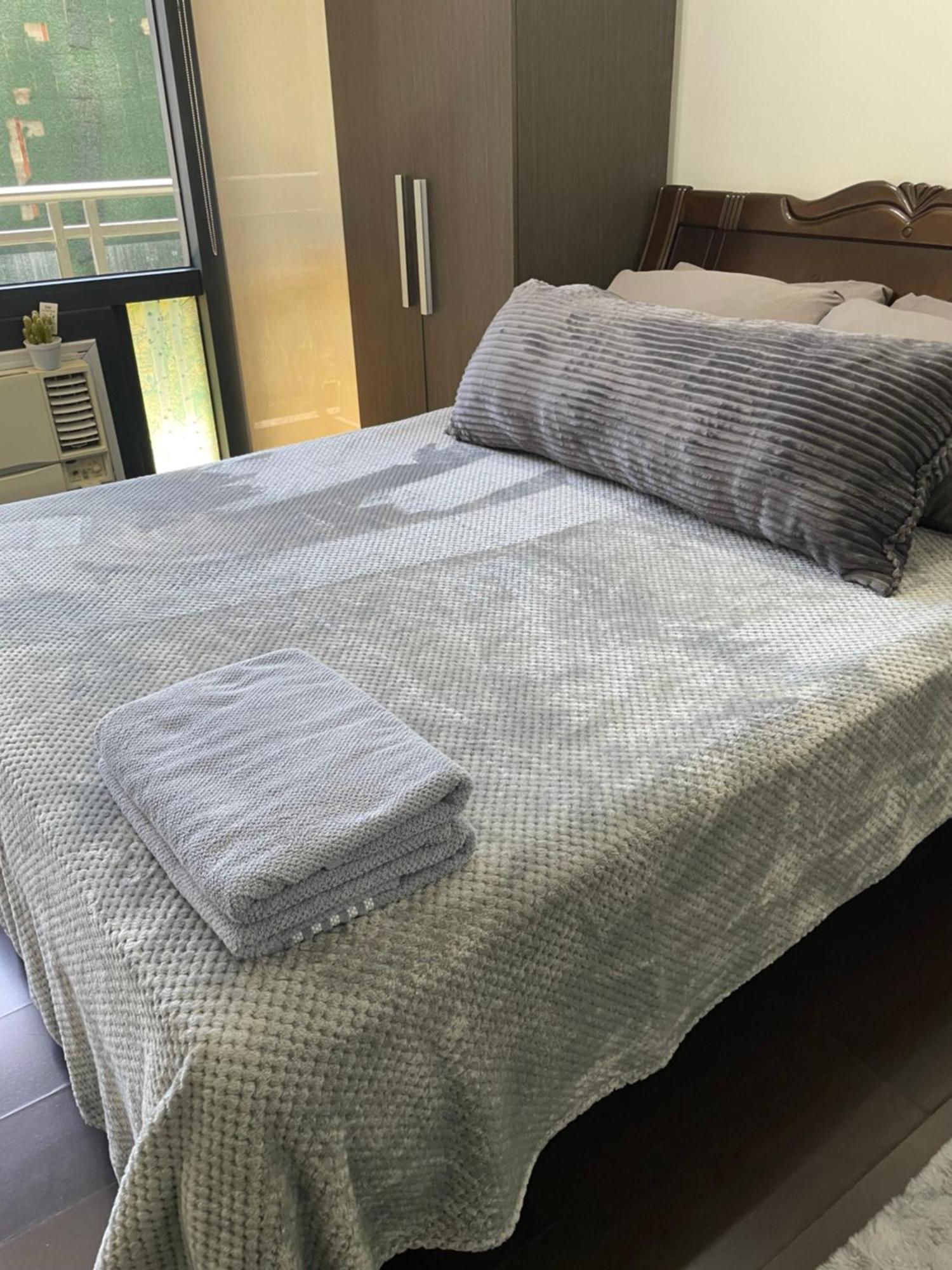 Apartment For 4 With 300mbs Internet At Heart Of Makati