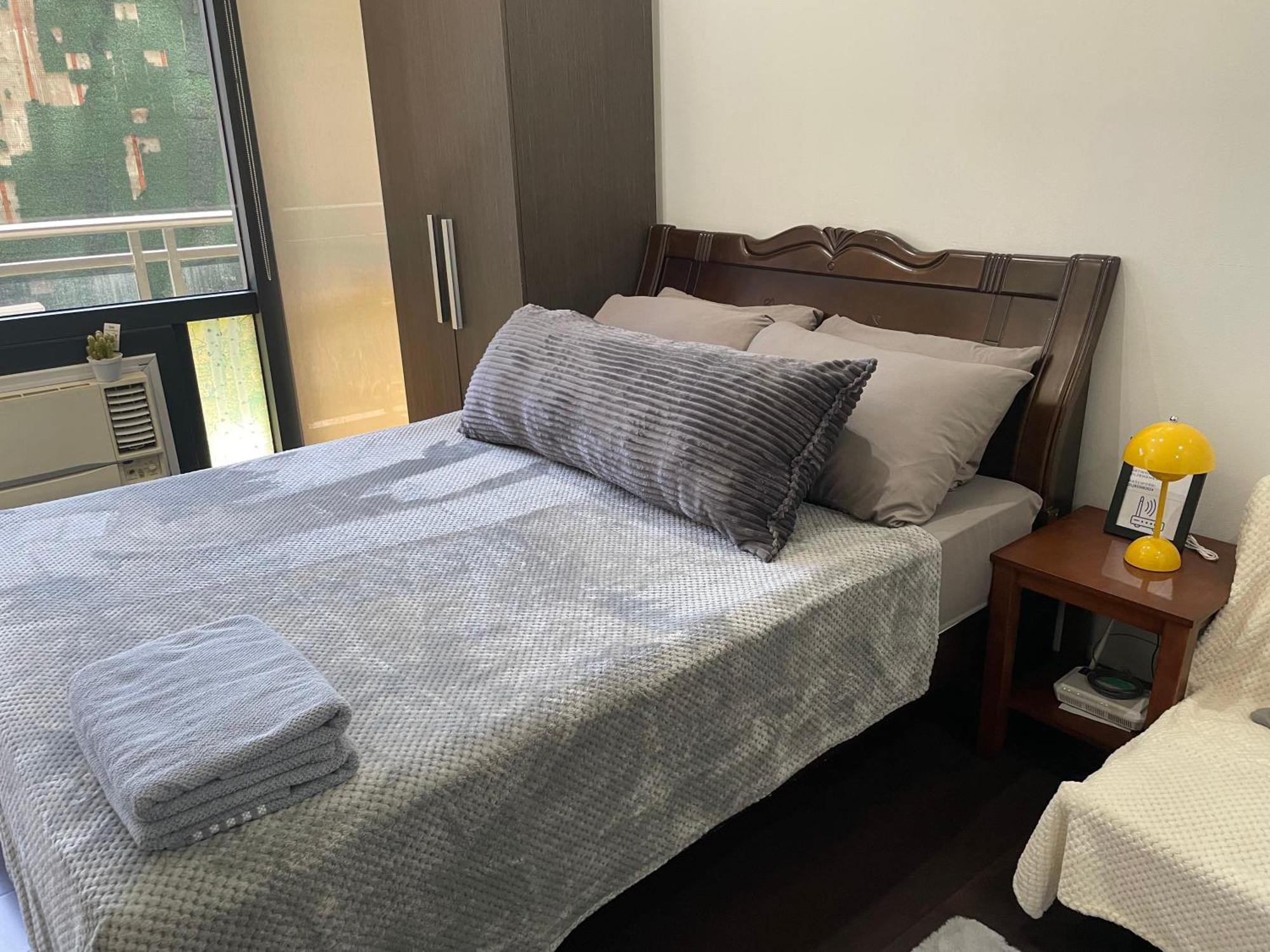 For 4 With 300mbs Internet At Heart Of Makati Manila
