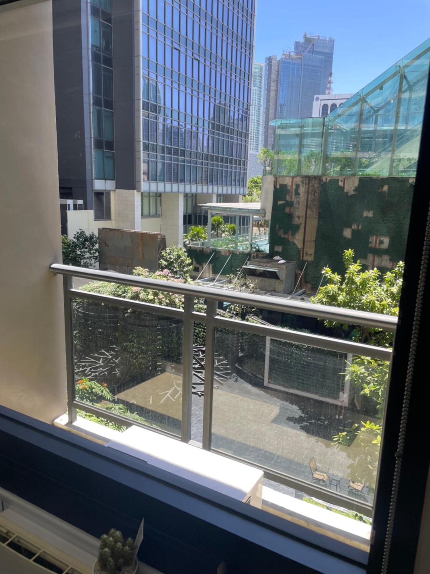 Apartment For 4 With 300mbs Internet At Heart Of Makati Manila