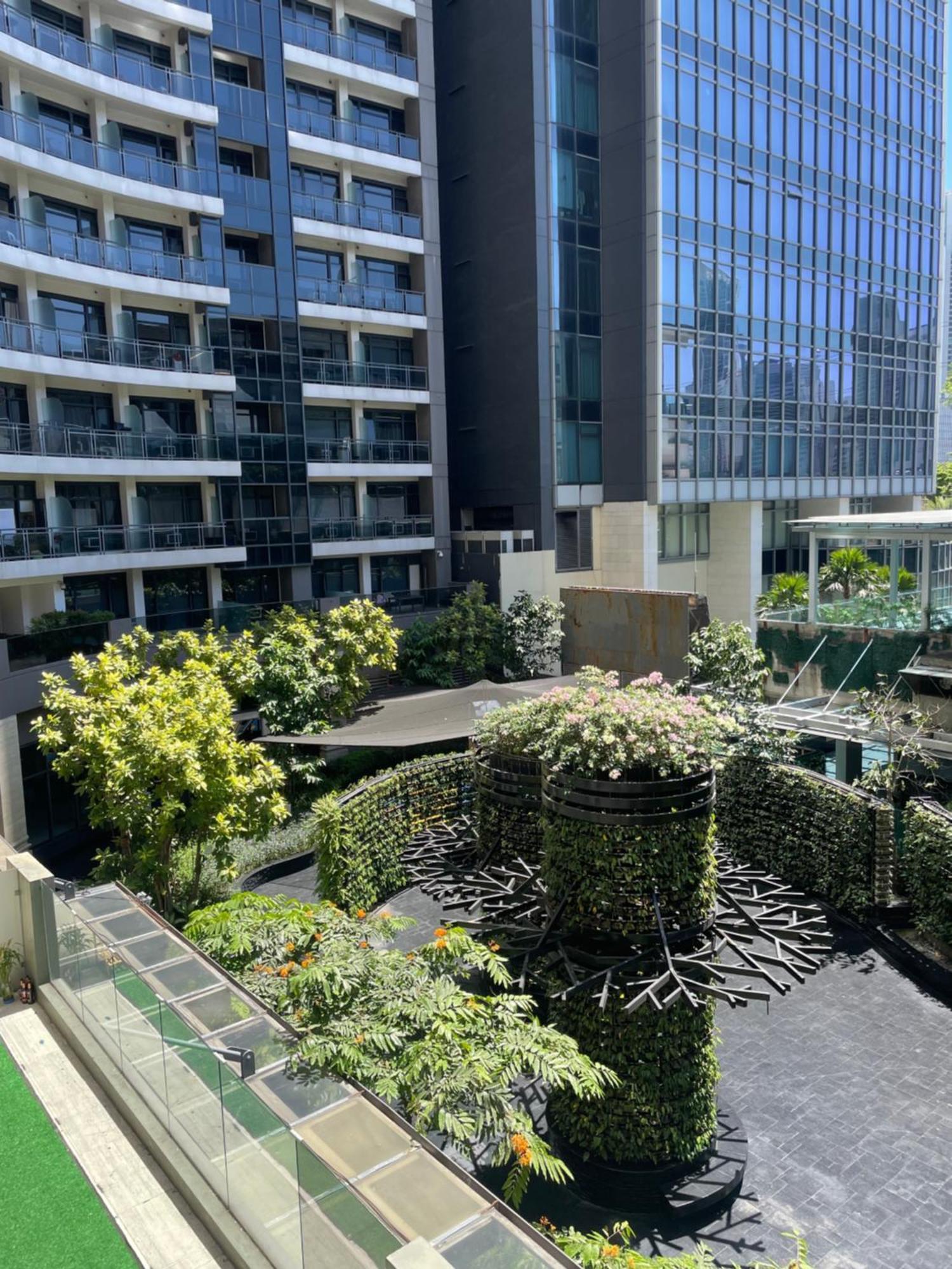 For 4 With 300mbs Internet At Heart Of Makati Apartment *