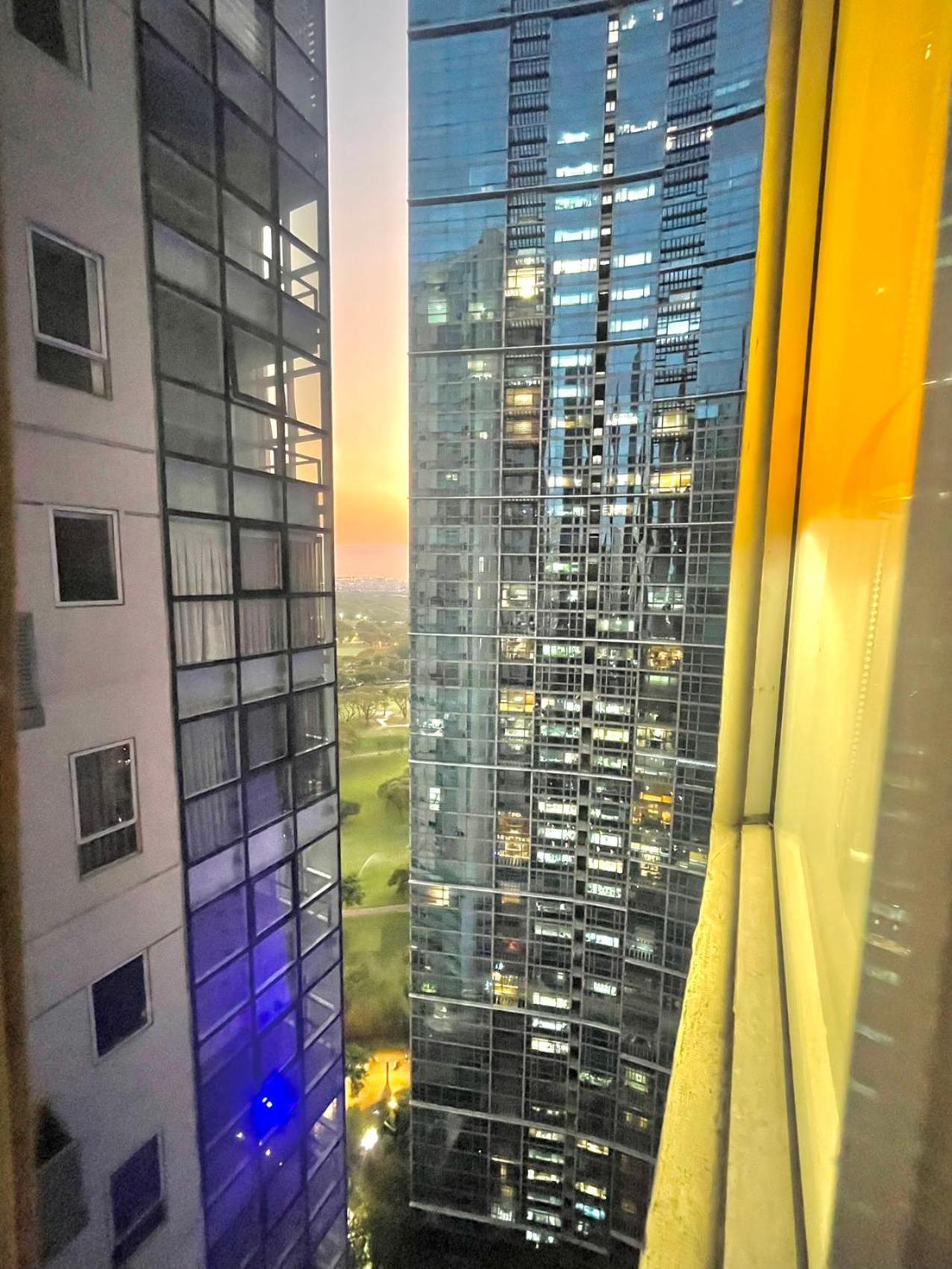 Thompson Victoria Tower Bgc Loft Type 1br Apartment Manila