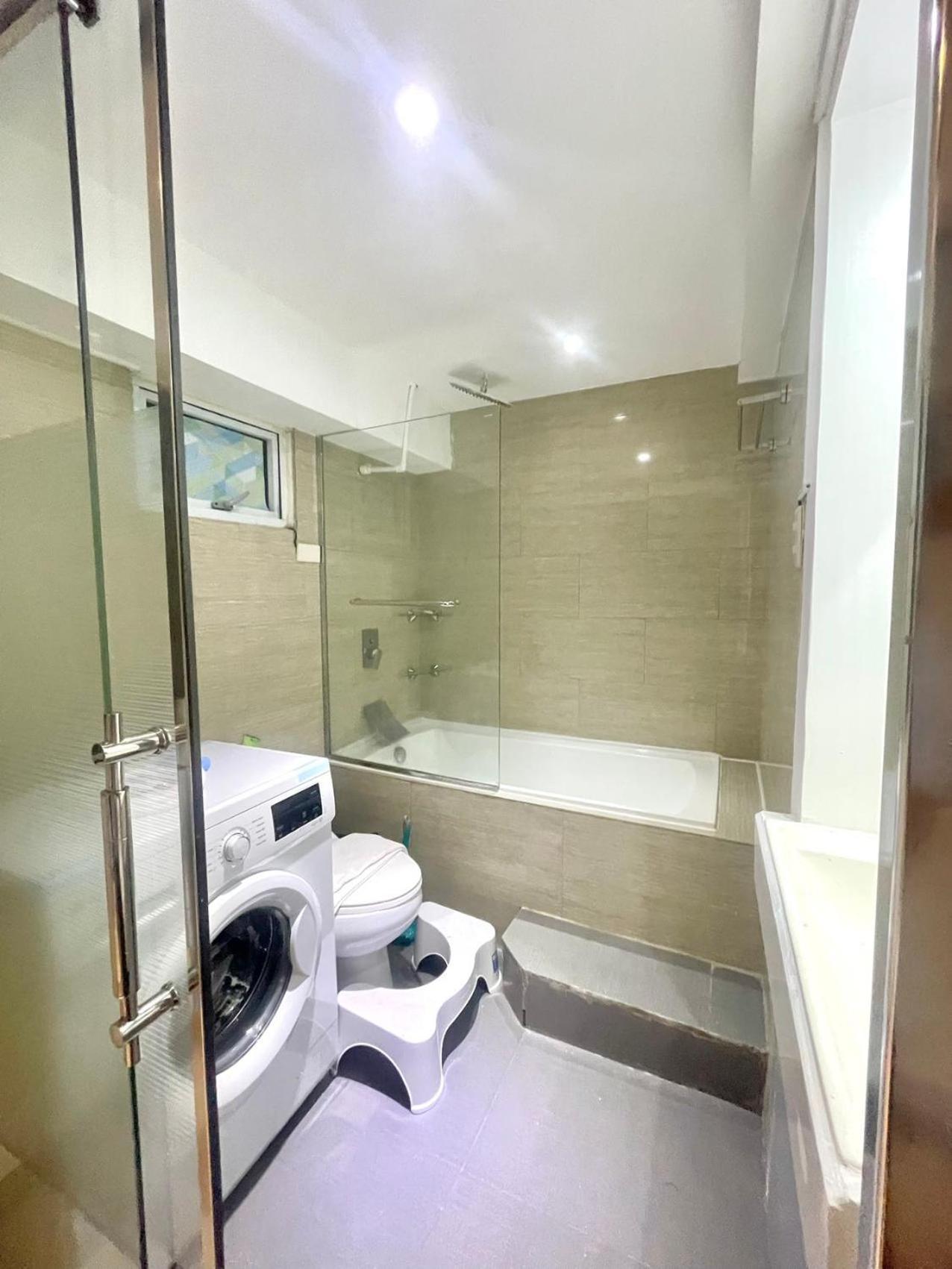 Thompson Victoria Tower Bgc Loft Type 1br