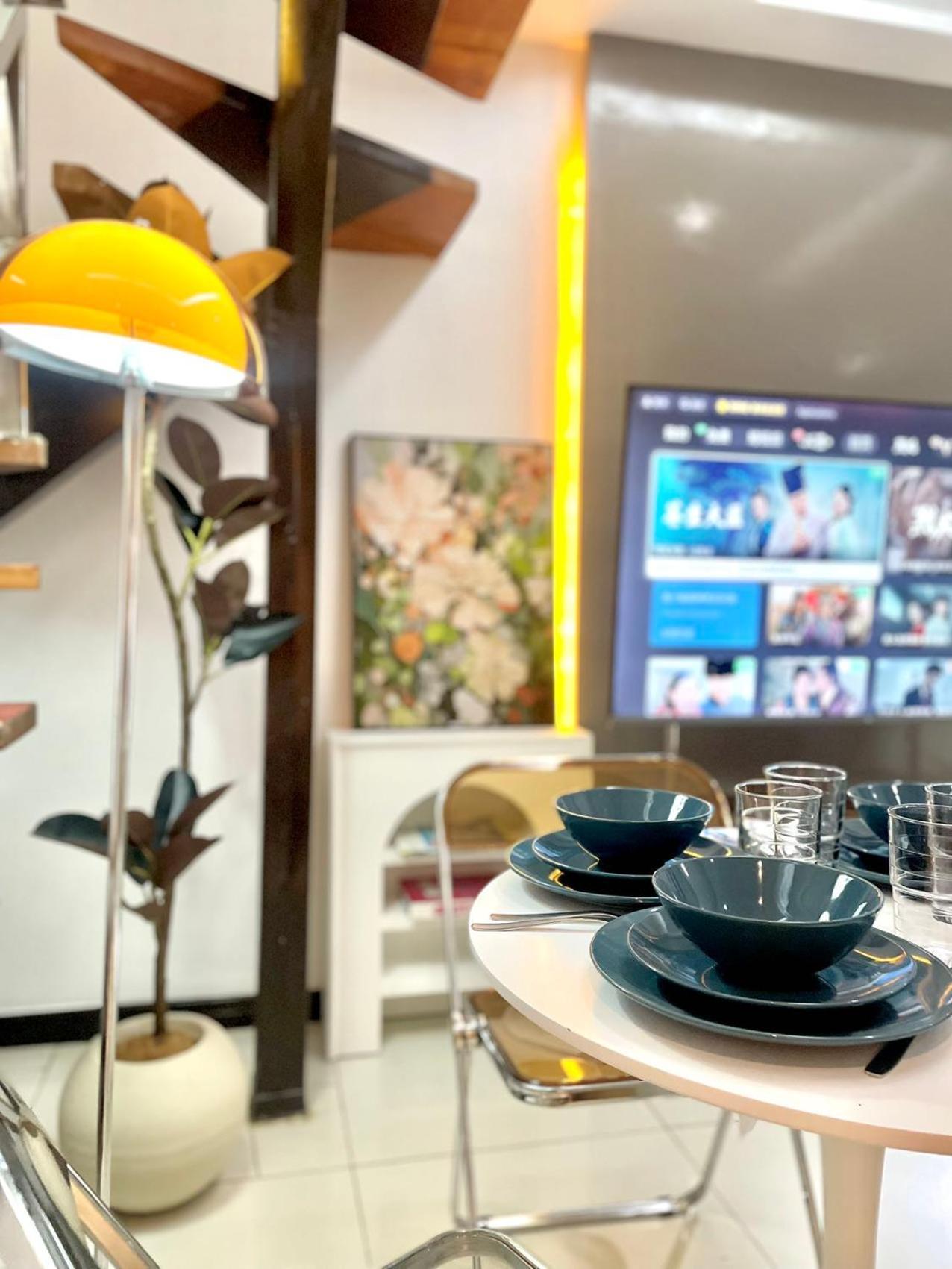 Thompson Victoria Tower Bgc Loft Type 1br * Manila