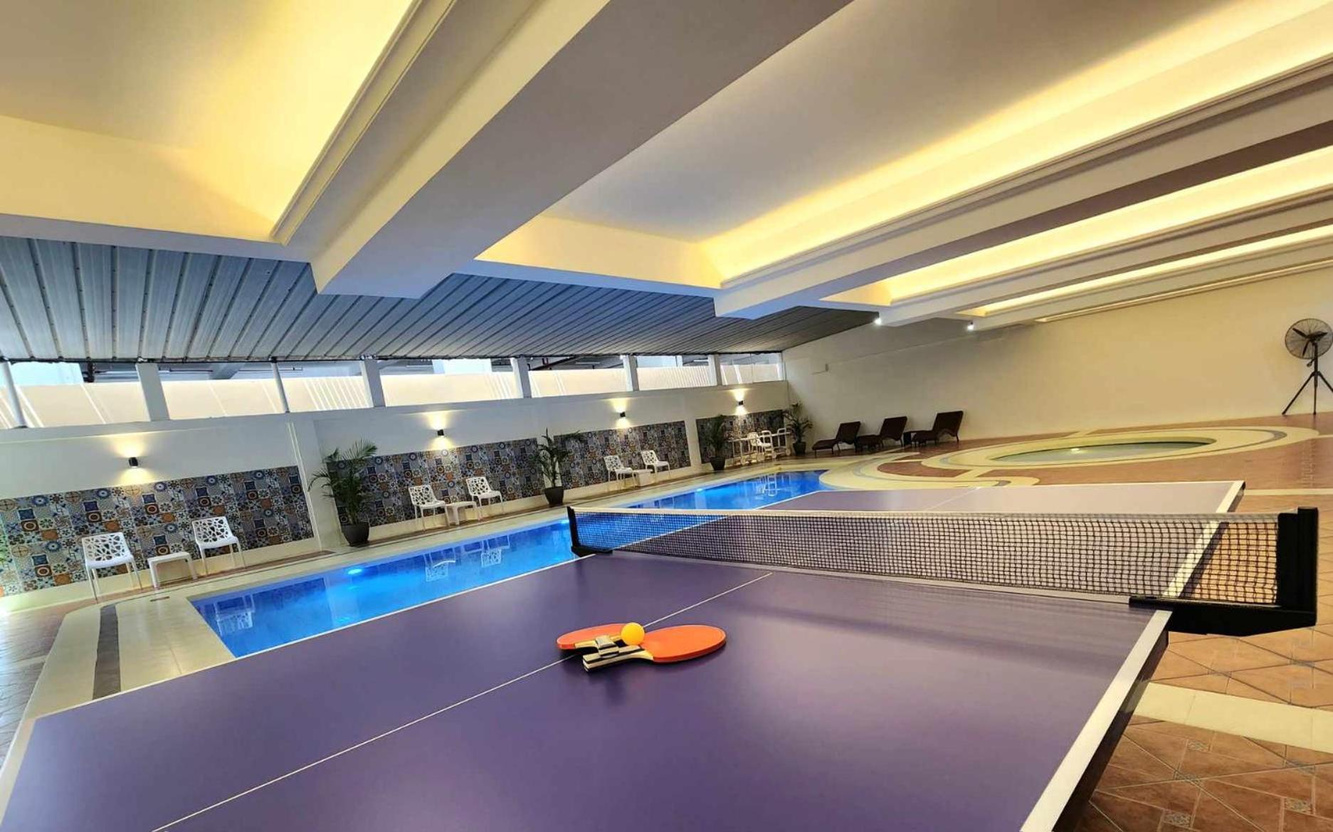 Burgundy Mckinley Place Service Apartment *