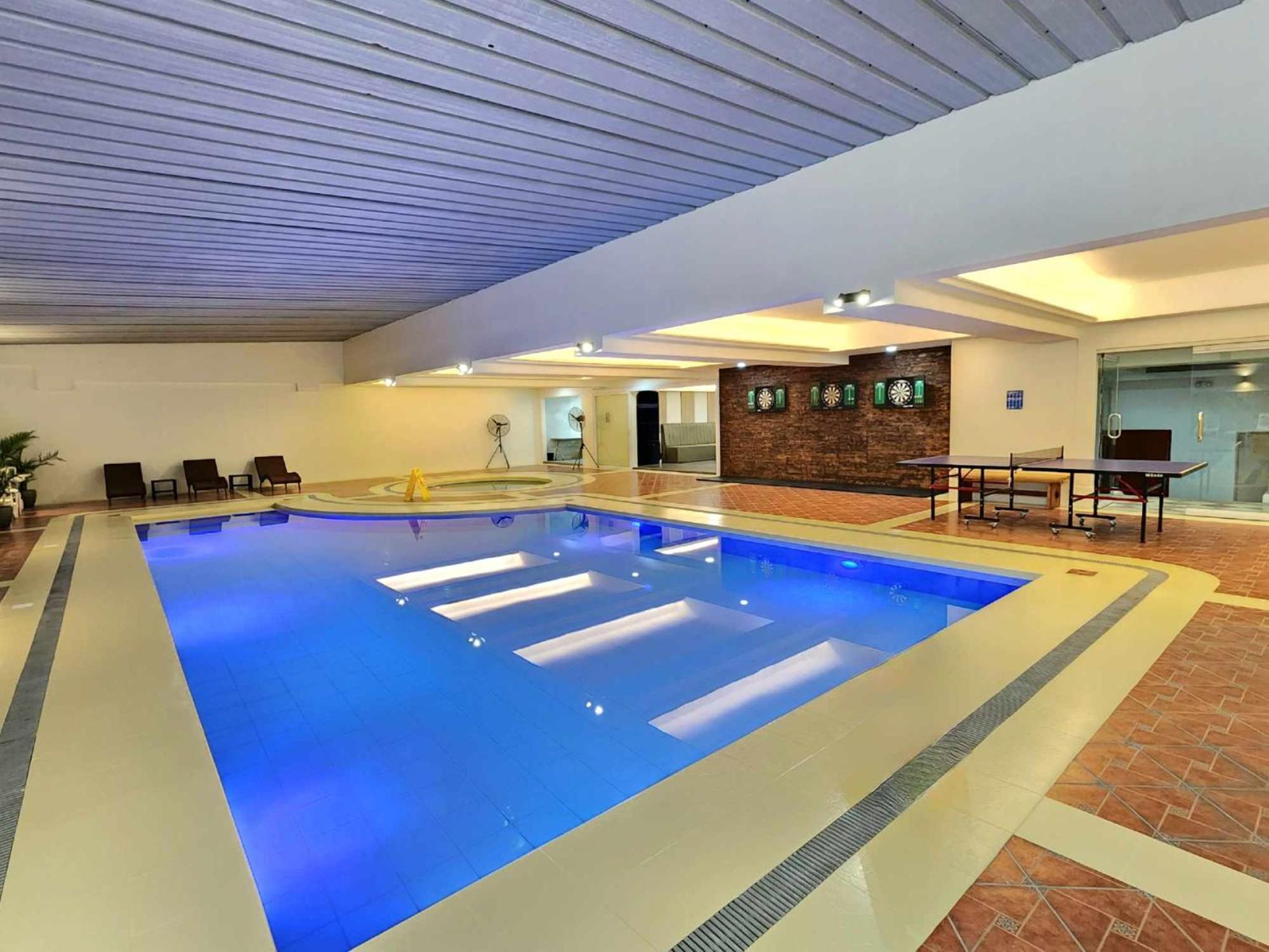 Burgundy Mckinley Place Service Apartment Apartment Manila