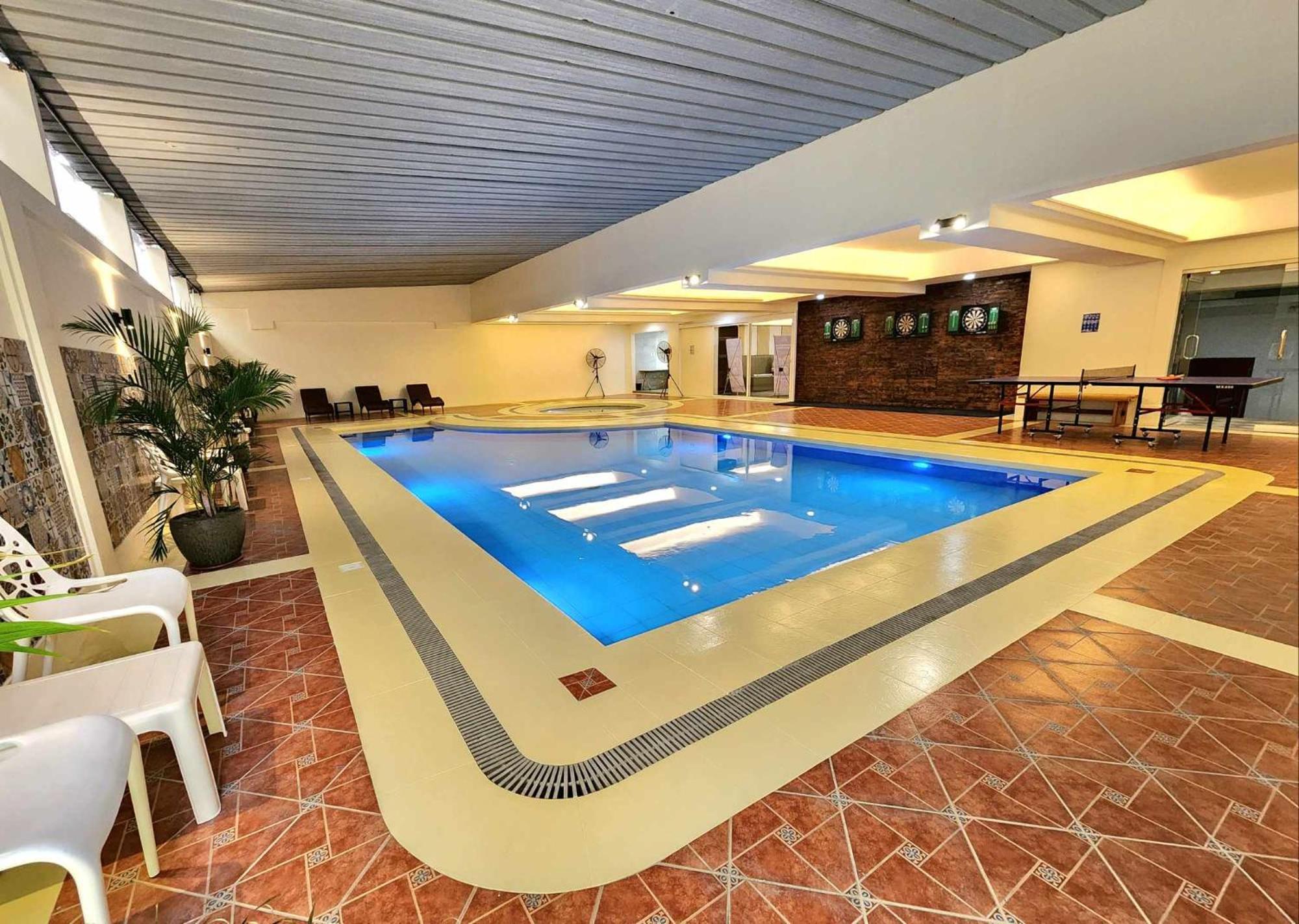 Burgundy Mckinley Place Service Apartment