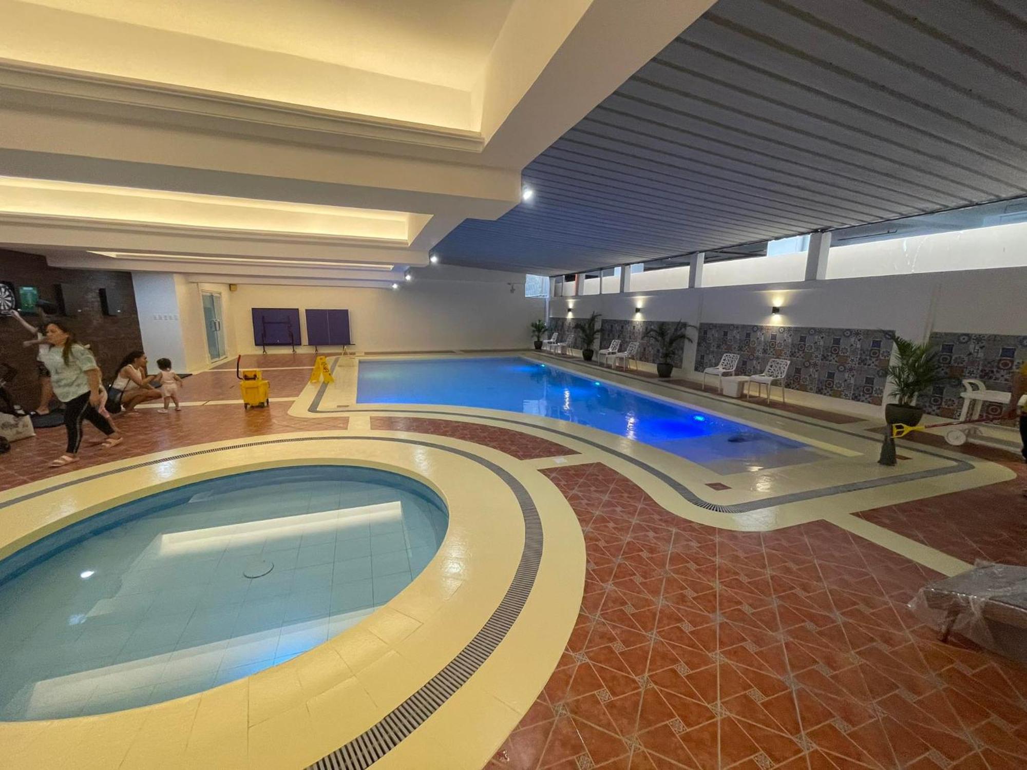 Burgundy Mckinley Place Service Apartment Apartment Manila
