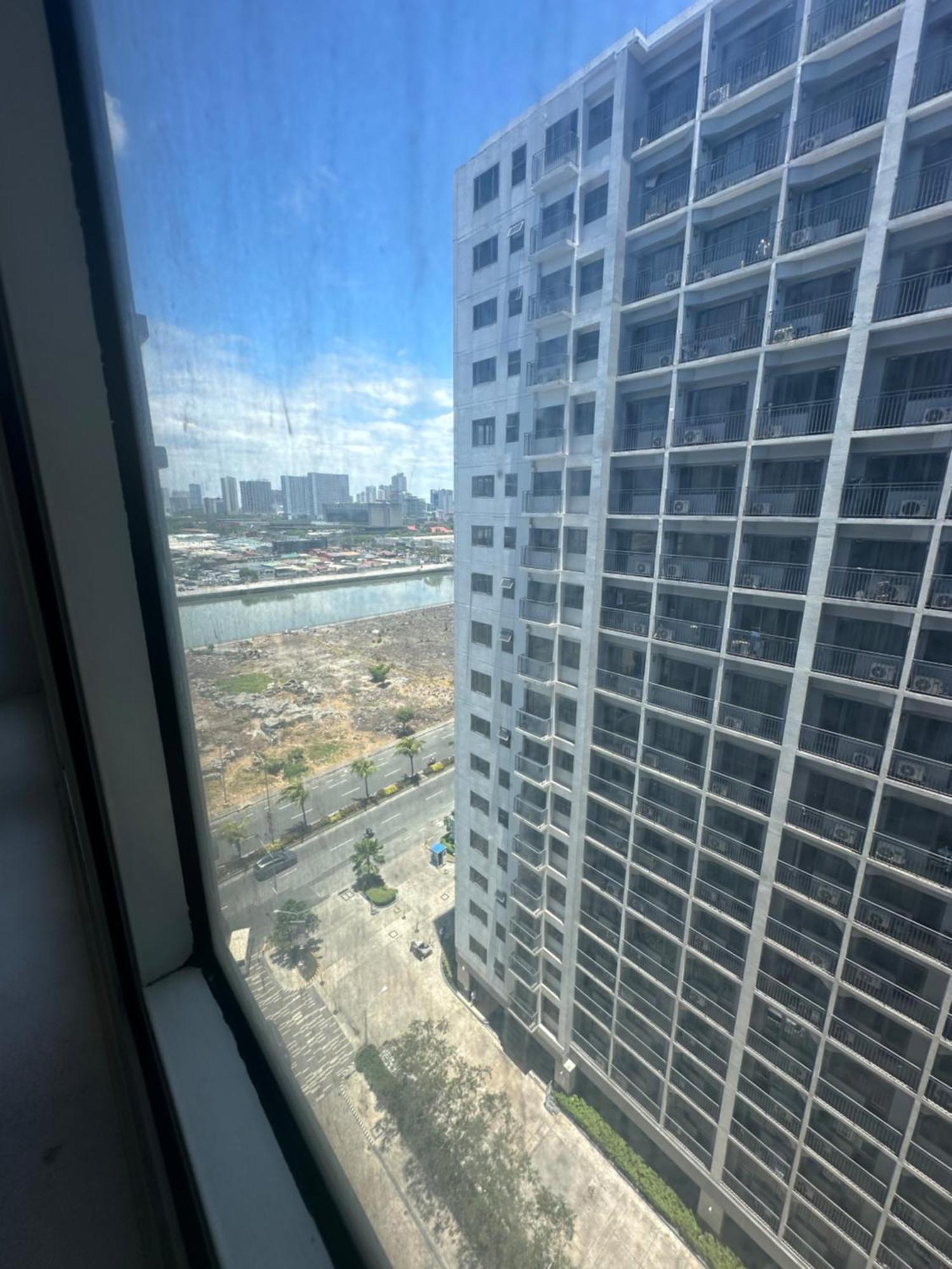 Kororoit Den @shore1 Mall Of Apartment Manila