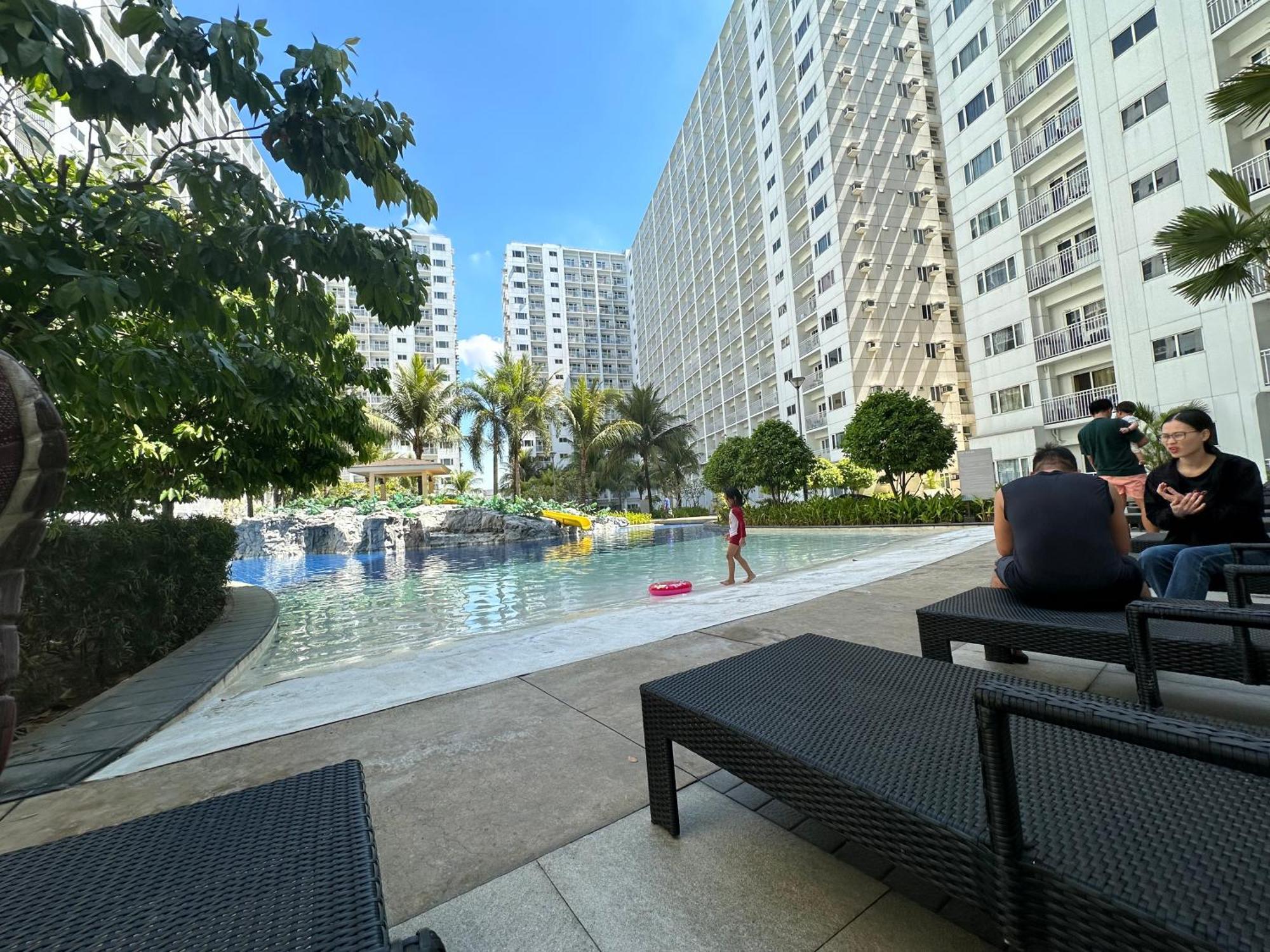 Kororoit Den @shore1 Mall Of Apartment Manila