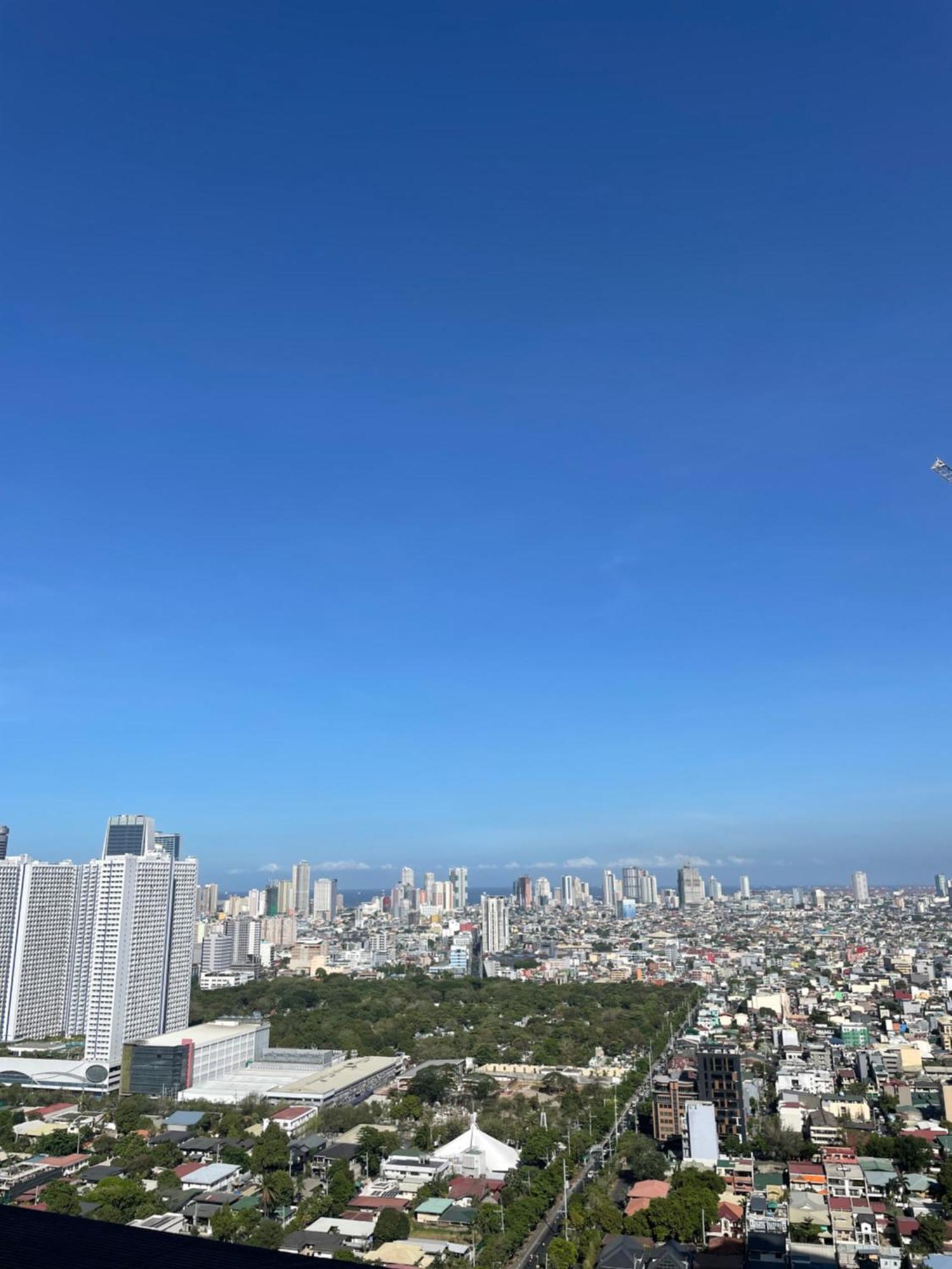 Apartment In Makati With Fast Wifi, Free Pool, Netflix And Own Balcony