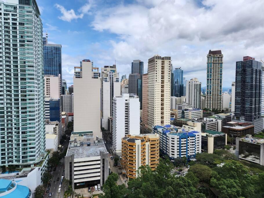 Cosy Kl Tower With Parkview Balcony, Pool, Gym, Sauna Near Greenbelt 100mbps Manila