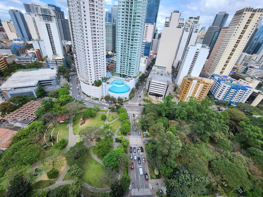 Cosy Kl Tower With Parkview Balcony, Pool, Gym, Sauna Near Greenbelt 100mbps Apartment Manila