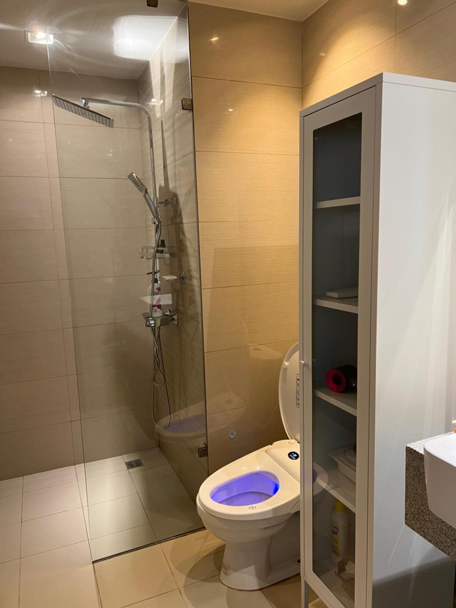 Luxurious 1 Bedroom Facing Bay Sunset Nearby Okada Moa Solaire Ayala Malls Apartment Manila