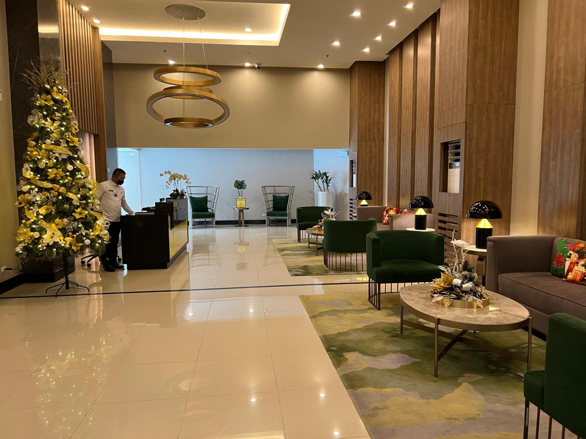 Apartment Luxurious 1 Bedroom Facing Bay Sunset Nearby Okada Moa Solaire Ayala Malls *