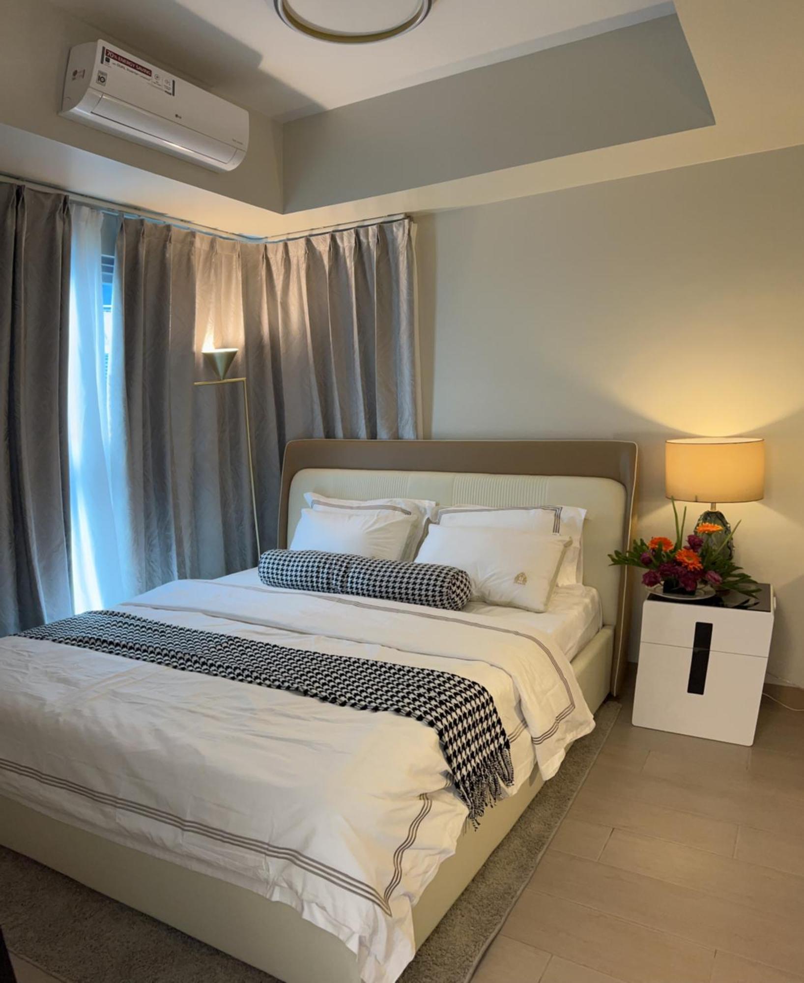 Luxurious 1 Bedroom Facing Bay Sunset Nearby Okada Moa Solaire Ayala Malls *