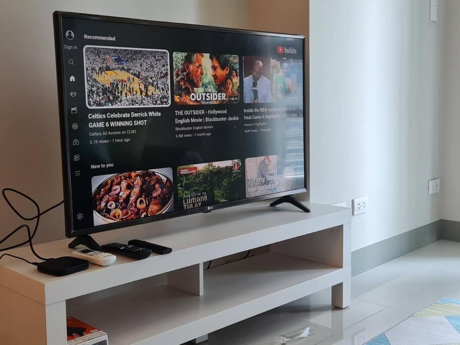Apartment Tropical 1br Uptown Parksuites Bgc, 200mbps Smart Tv *