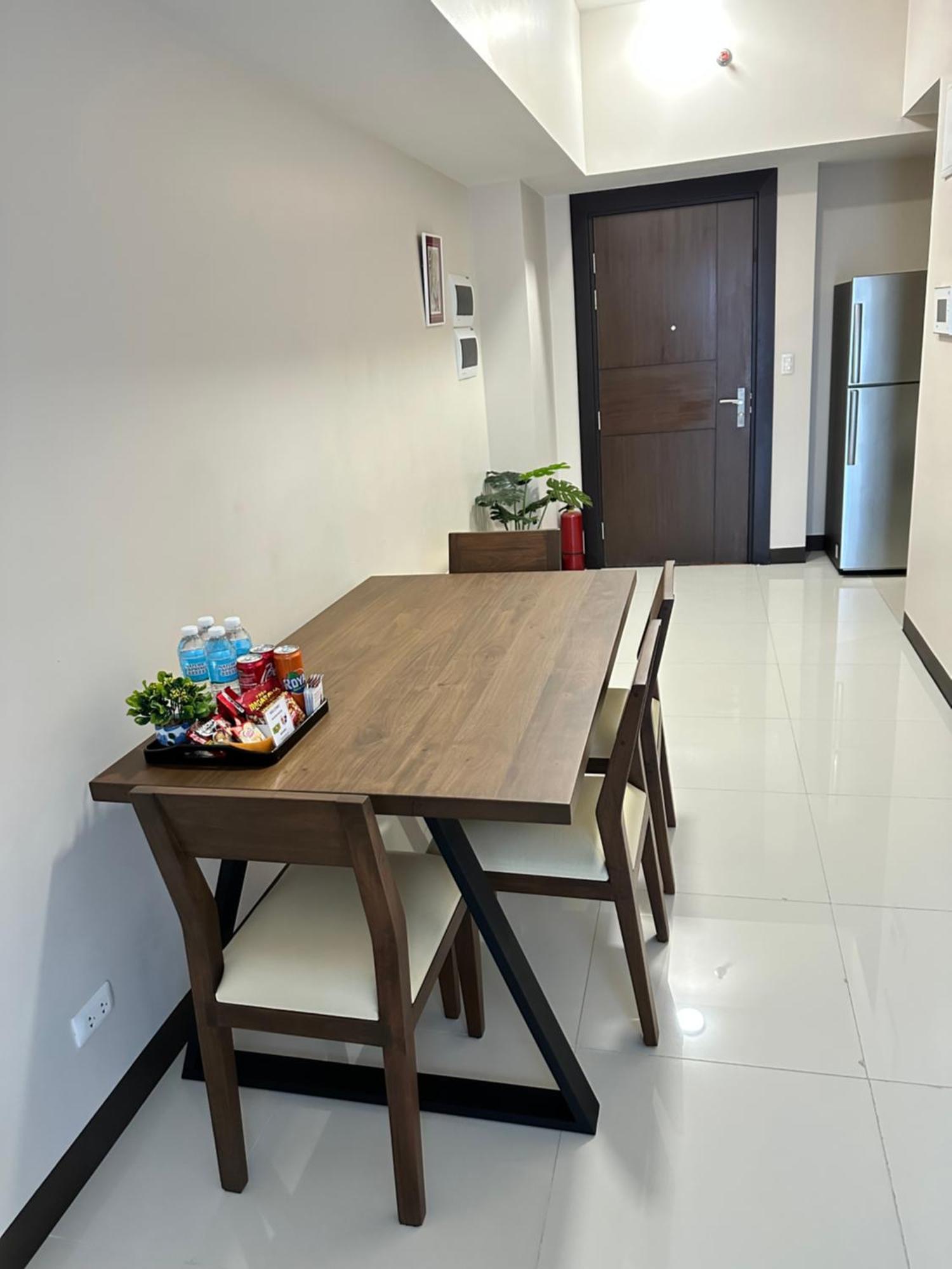 1 Bedroom Uptown Parksuites Bgc, High Floor, Morning Sun * Manila