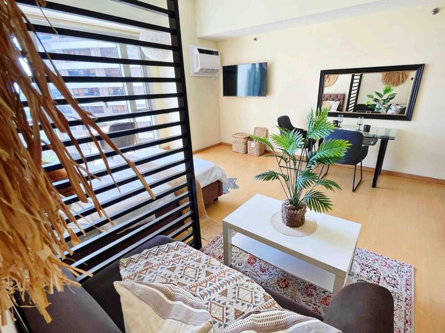 Jane In The City! In Avant, Bgc Apartment Manila