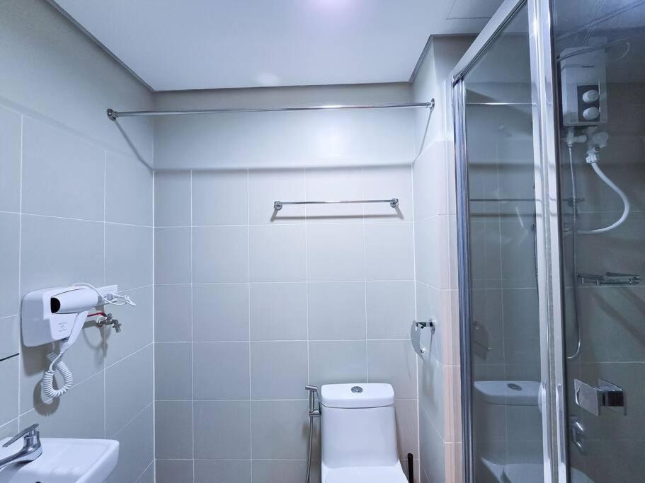 1br Unit Condotel W Balcony Fame Residences -fm14 * Manila