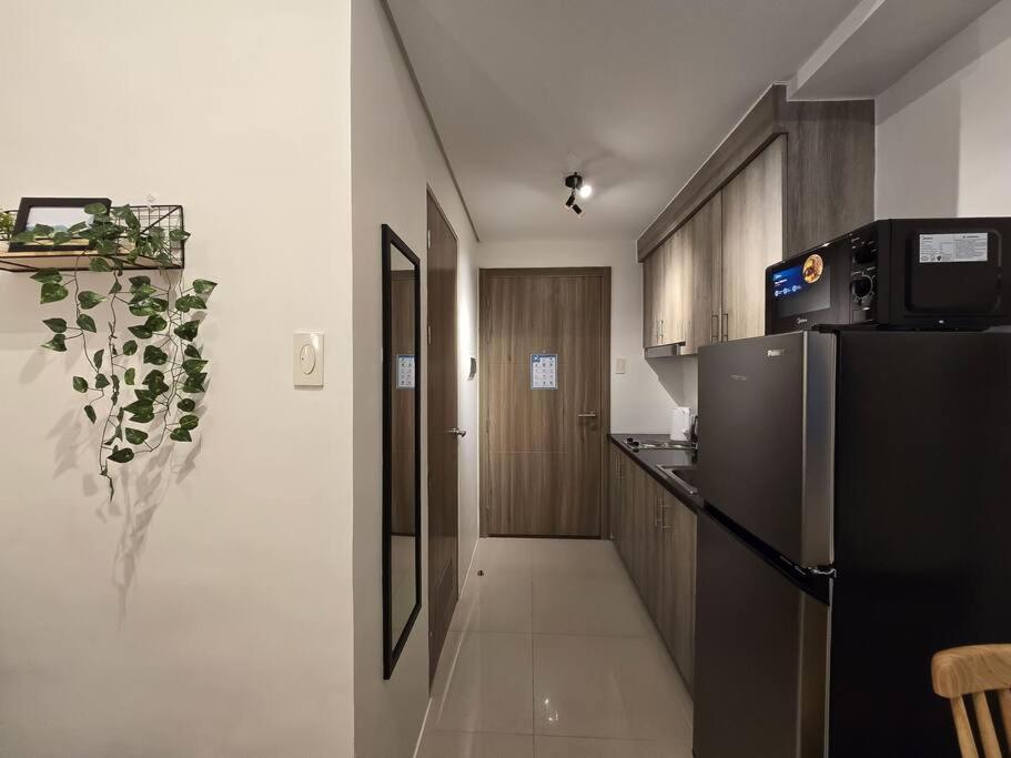 1br Unit Condotel W Balcony Fame Residences -fm14 * Manila