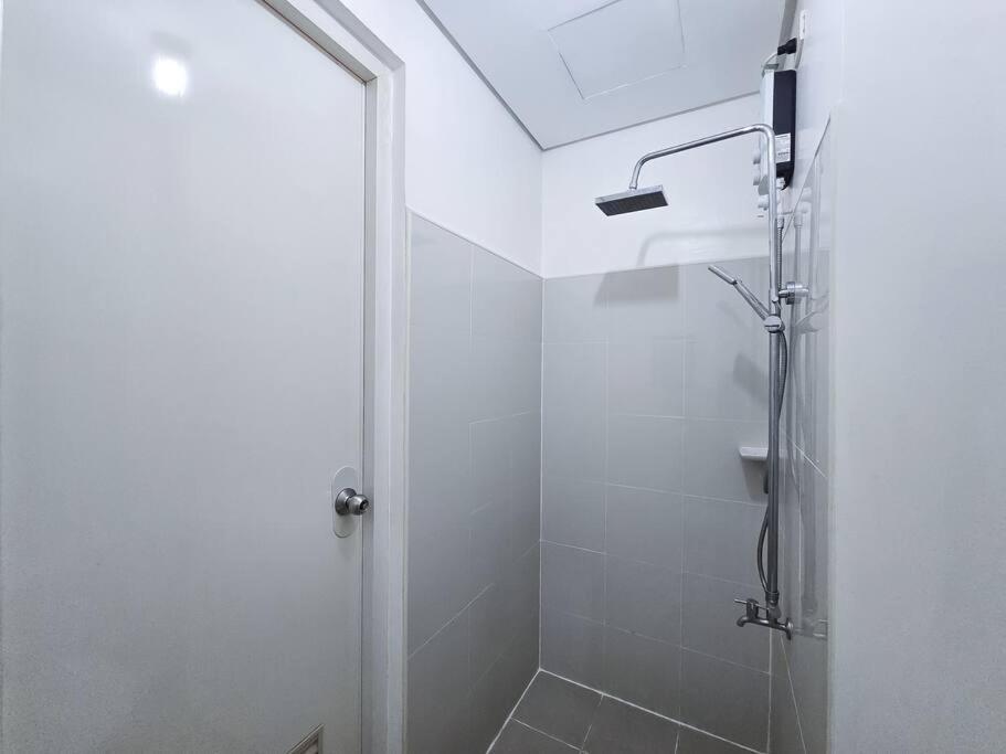 1br Condotel W Balcony Sm Light Residences - Lt07 Apartment *